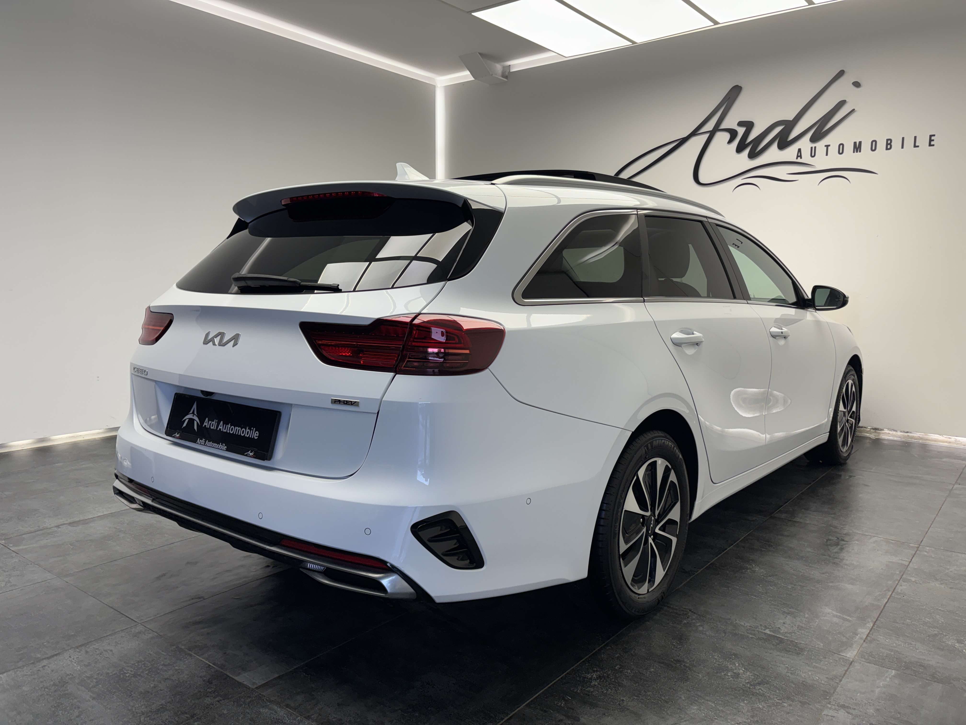 Kia Ceed / cee'd 1.6i PHEV *TOIT OUV*CARPLAY*1ER PROPRIO*GARANTIE*