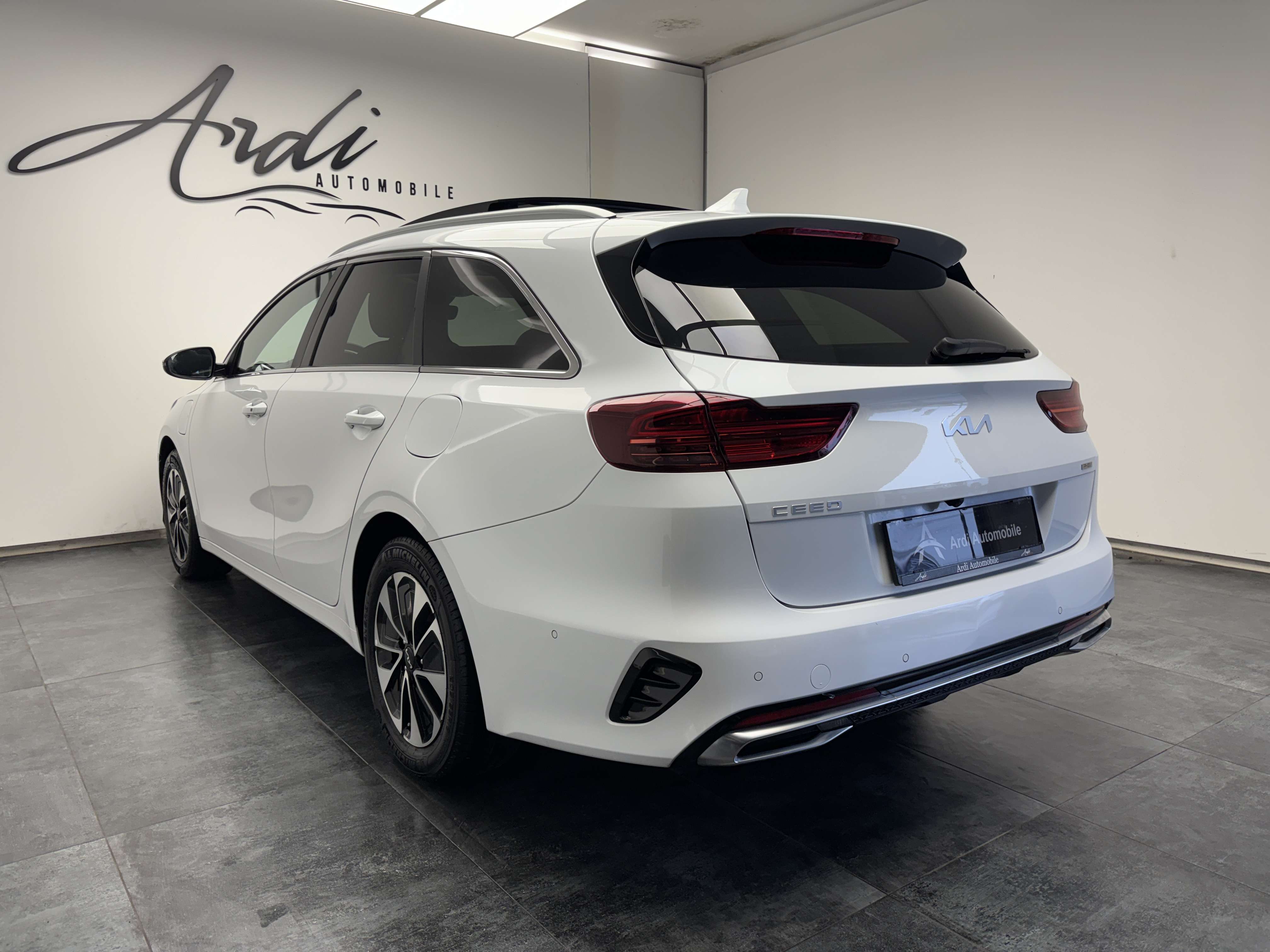 Kia Ceed / cee'd 1.6i PHEV *TOIT OUV*CARPLAY*1ER PROPRIO*GARANTIE*