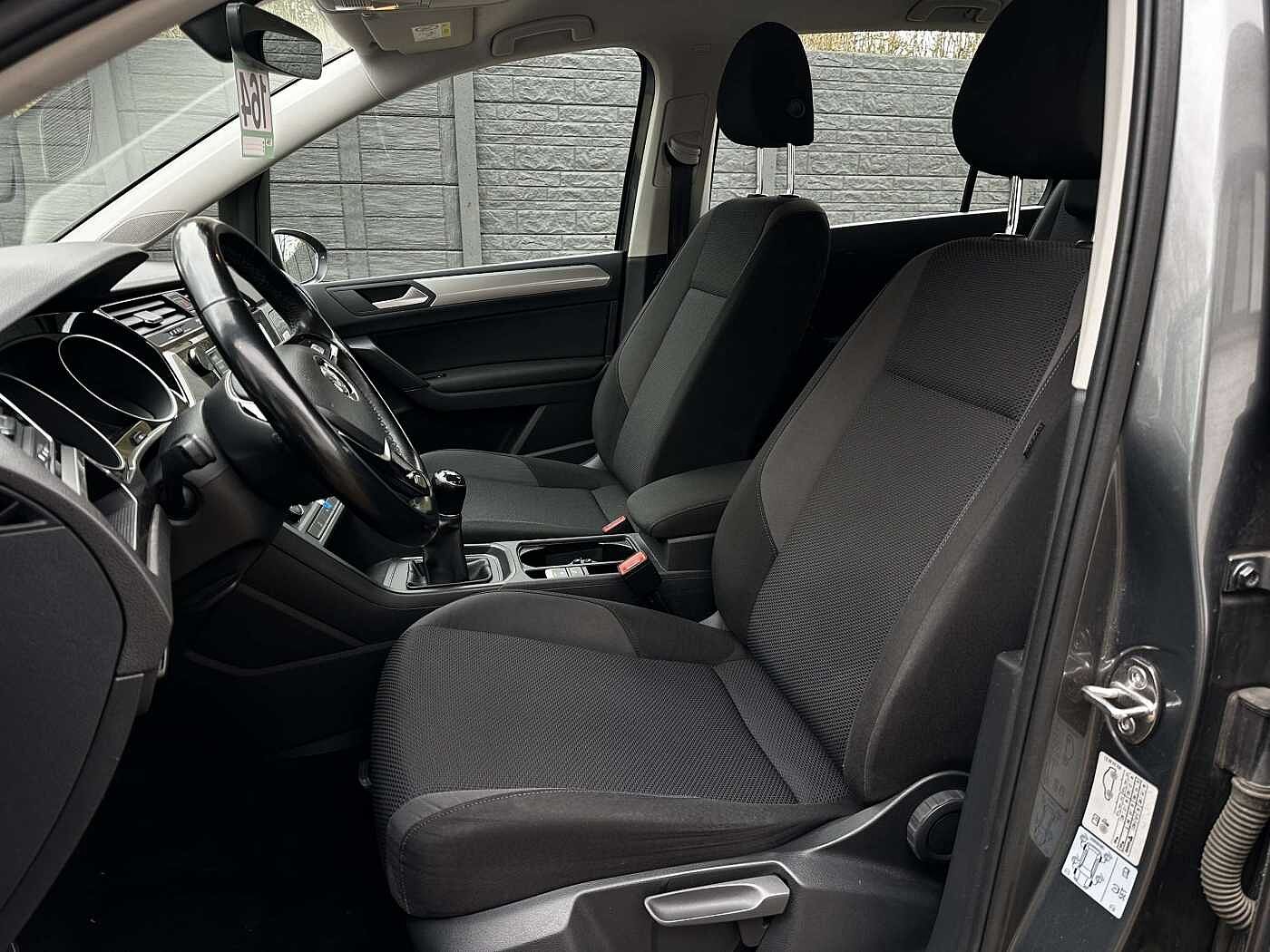 Volkswagen Touran 1.6 TDi SCR Trendline GPS/SENSOR/CRUISE ACC/CLIM