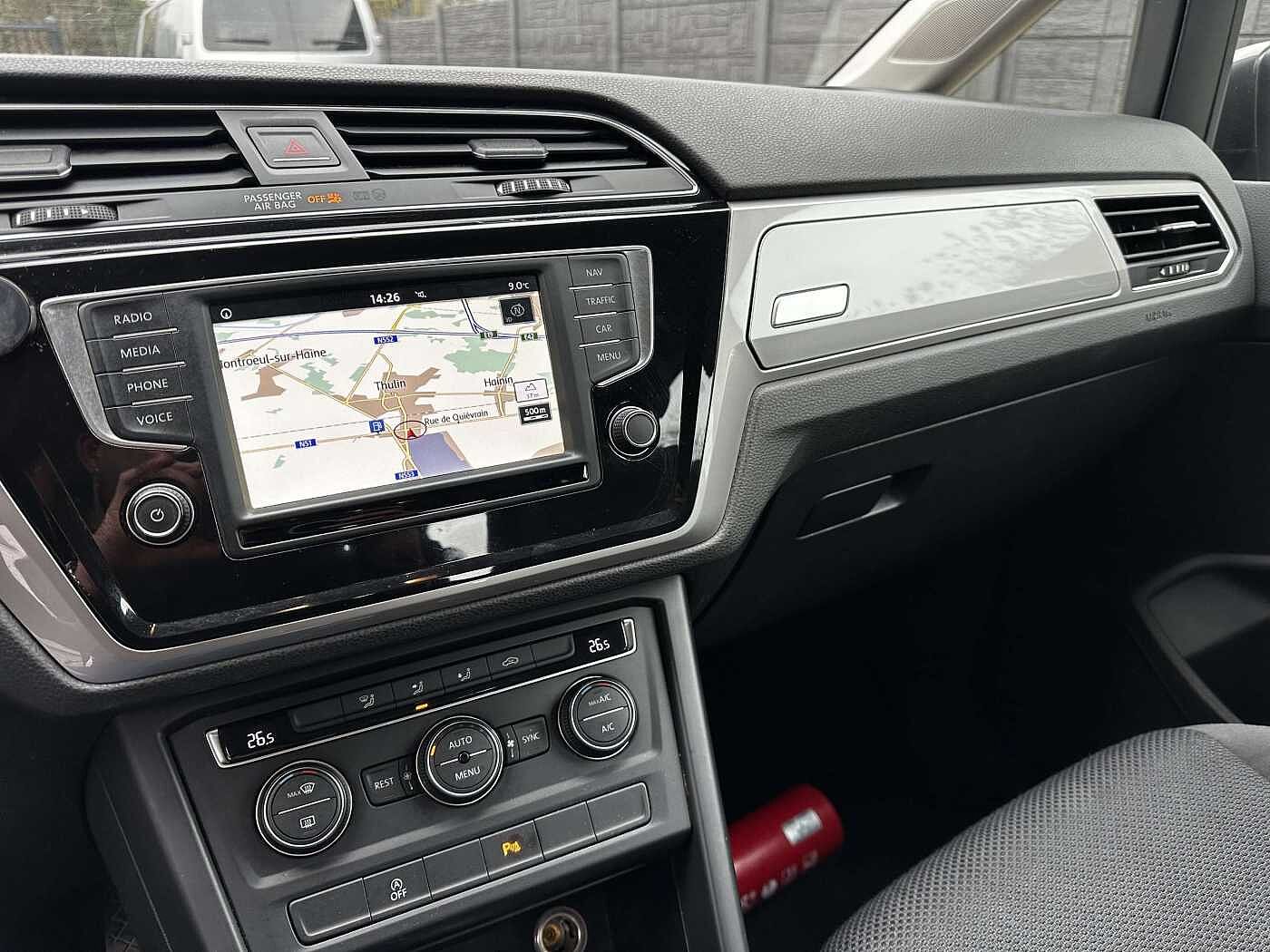 Volkswagen Touran 1.6 TDi SCR Trendline GPS/SENSOR/CRUISE ACC/CLIM