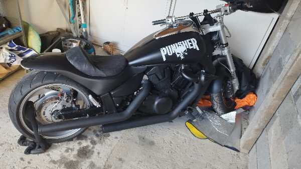 SUZUKI VZR INTRUDER