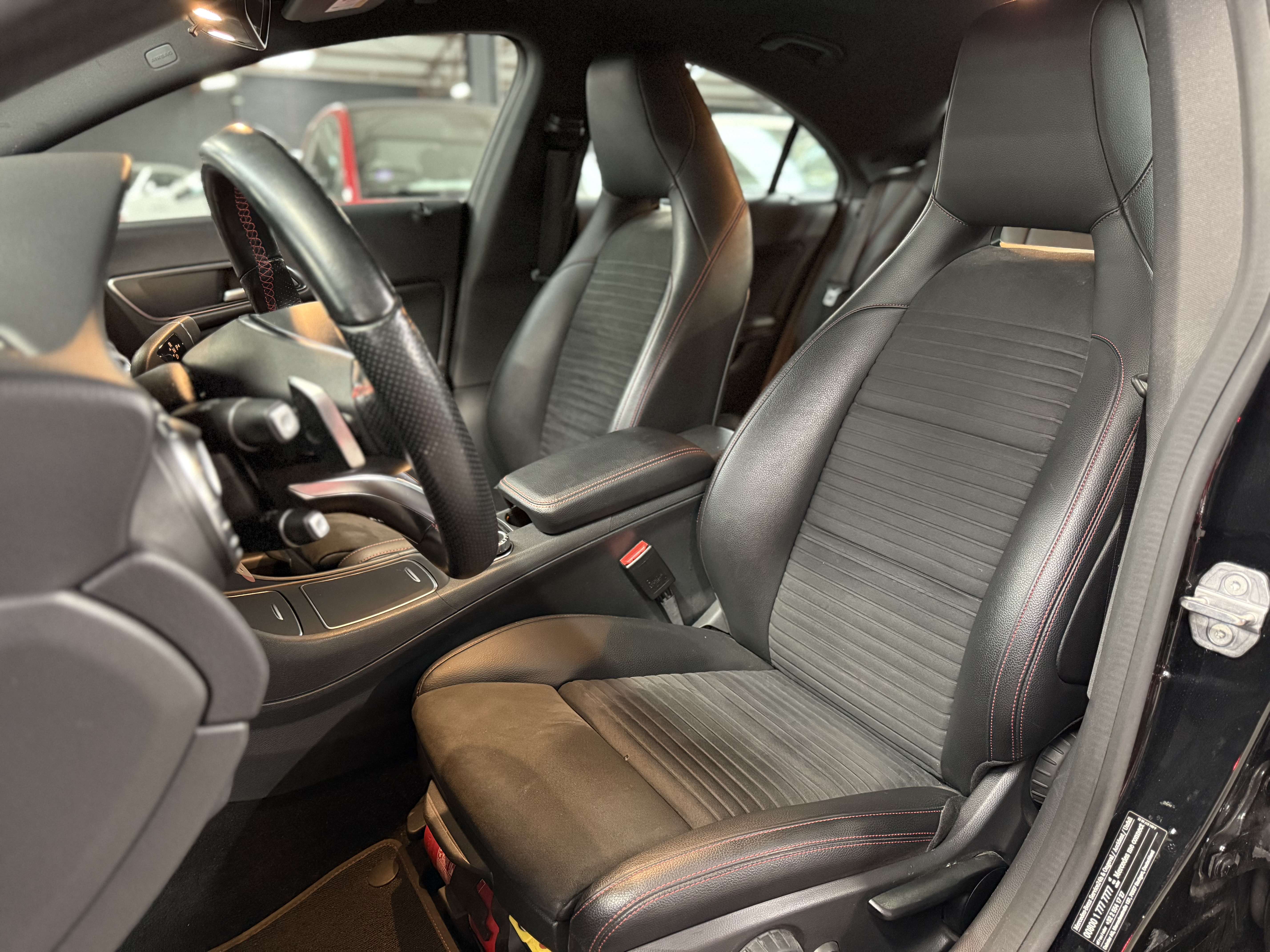 Mercedes-Benz CLA 180 i * PACK AMG * CARNET COMPLET * GPS * CAMERA * LED