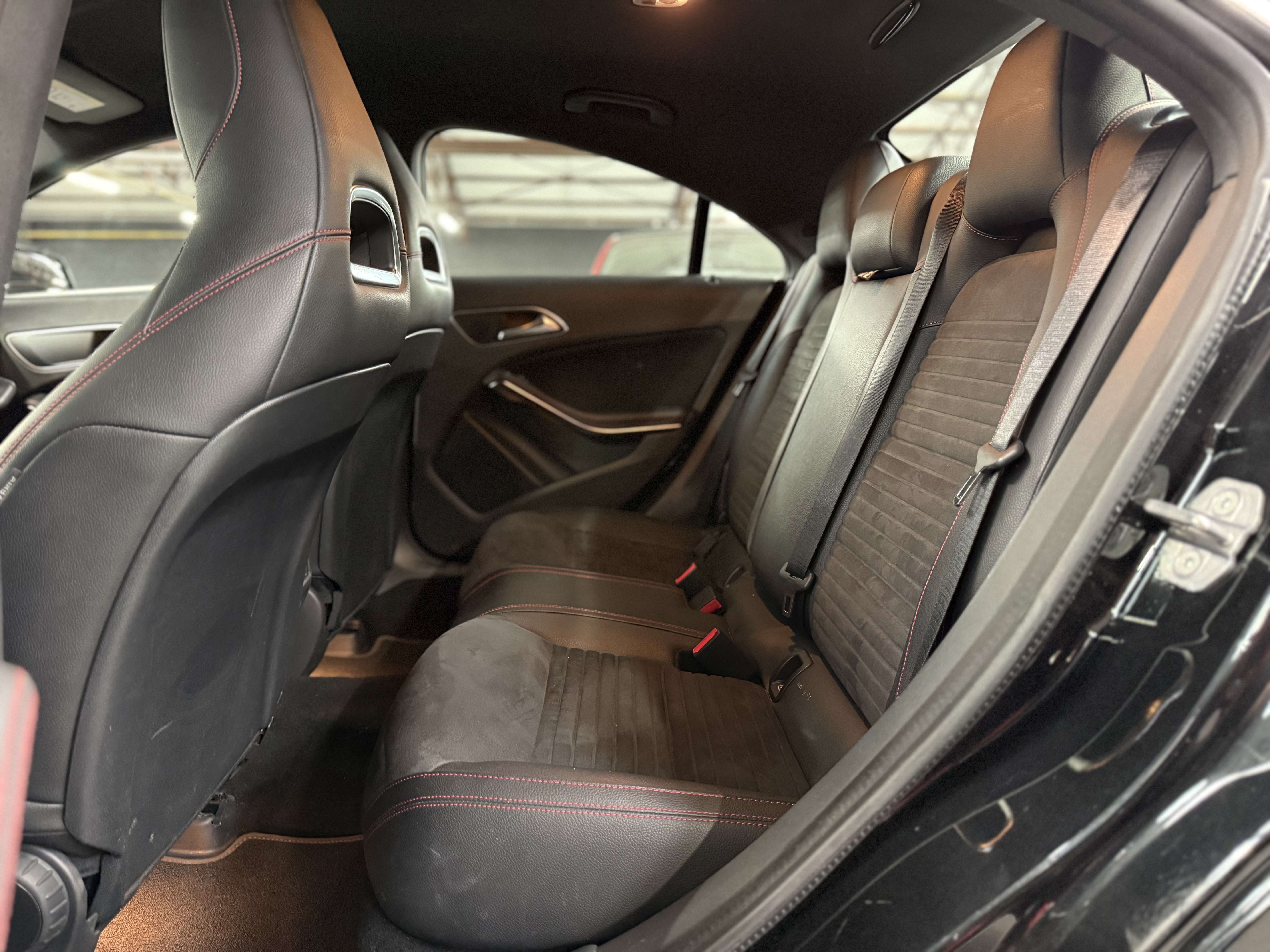 Mercedes-Benz CLA 180 i * PACK AMG * CARNET COMPLET * GPS * CAMERA * LED