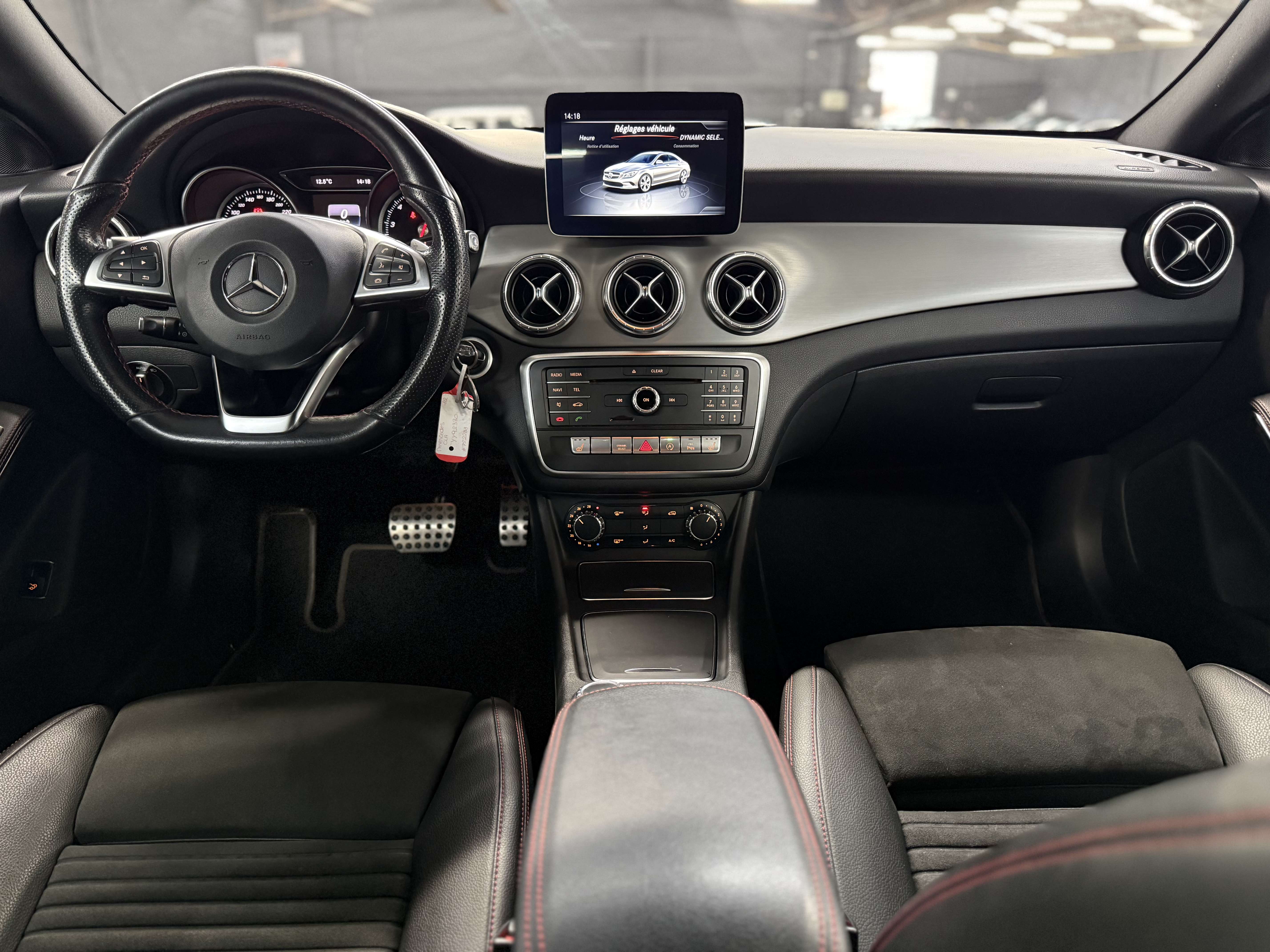 Mercedes-Benz CLA 180 i * PACK AMG * CARNET COMPLET * GPS * CAMERA * LED