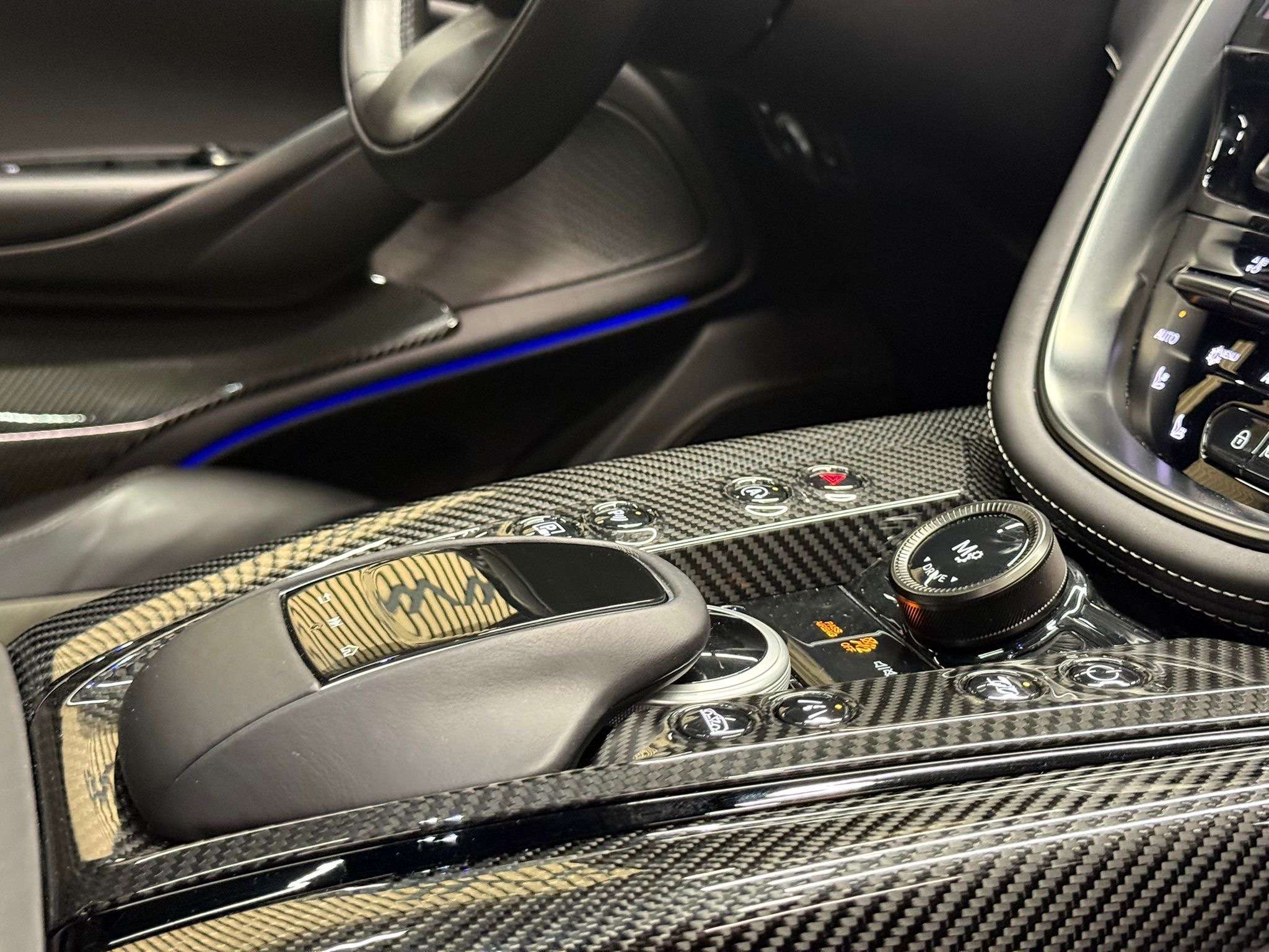 Aston Martin DBX 4.0i BI-TURBO * 707 * PACK CARBON * FULL OPTIONS