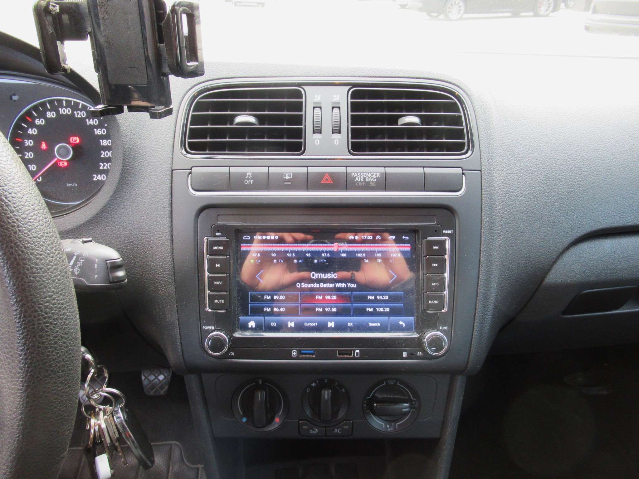 Volkswagen Polo 1.2i Trendline-Navi-A/C-CarPlay/Andr-RECHTSTREEKS