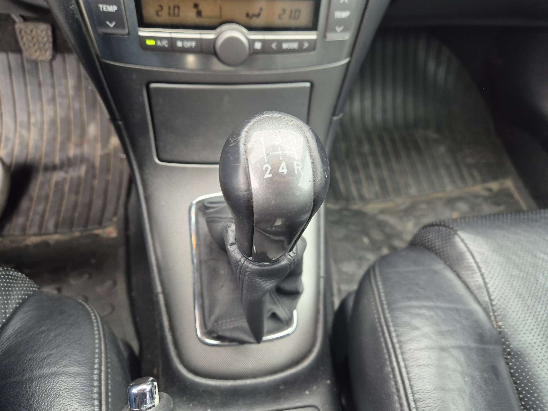 Toyota Avensis SW 2.0 Turbo D4D Linea Terra//GPS//CUIR//MARCHAND