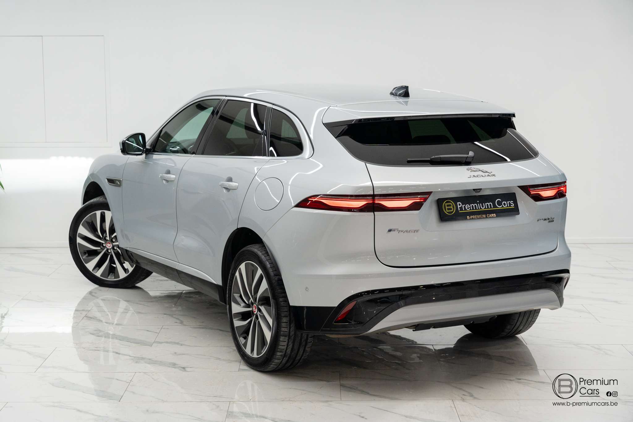 Jaguar F-Pace AWD P400e! Luxury line! Ultra full options! ACC!