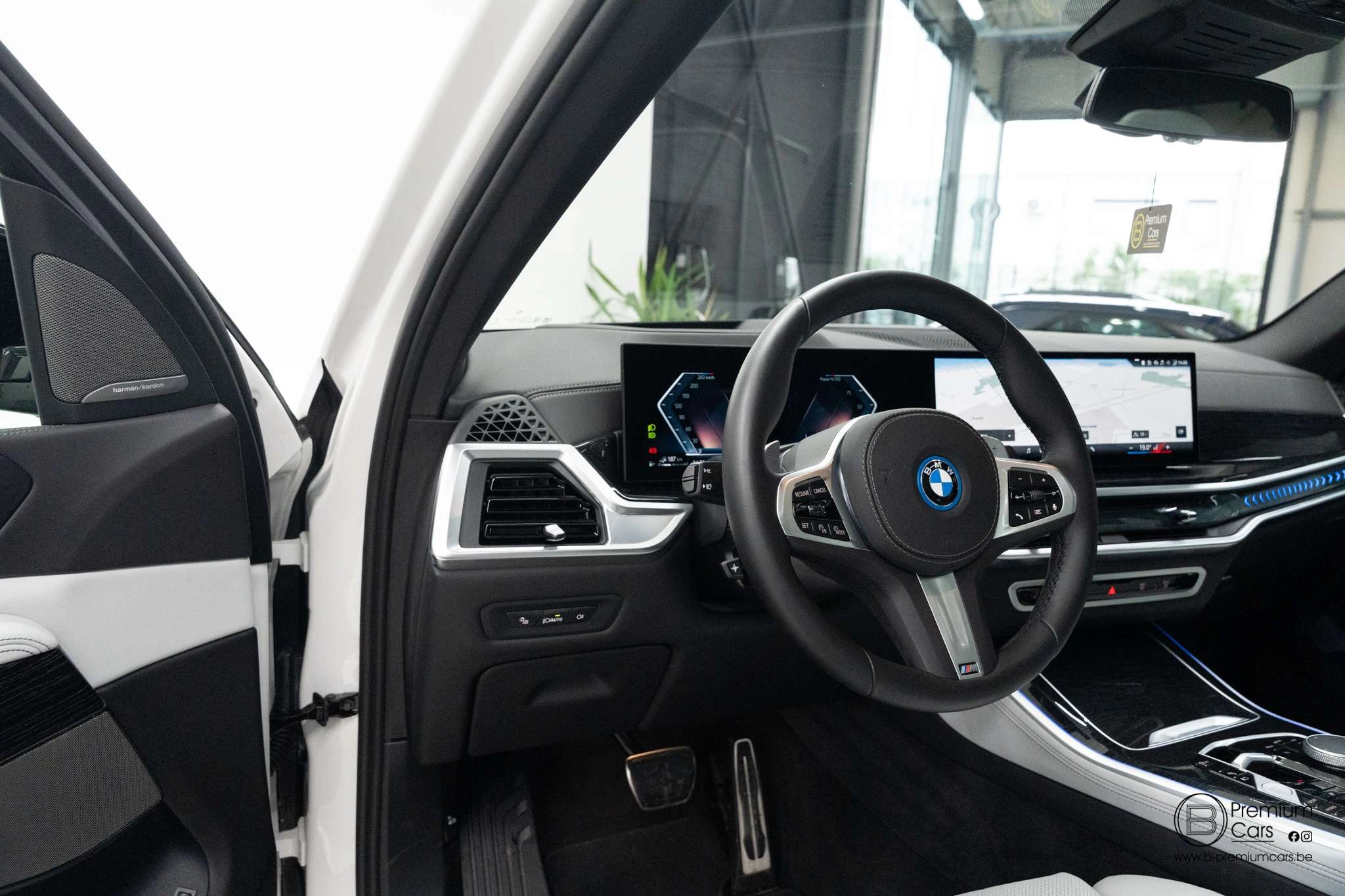 BMW X5 xDrive50e hybrid M-Performance bodykit! Pano, H&K, Acc, Hud!
