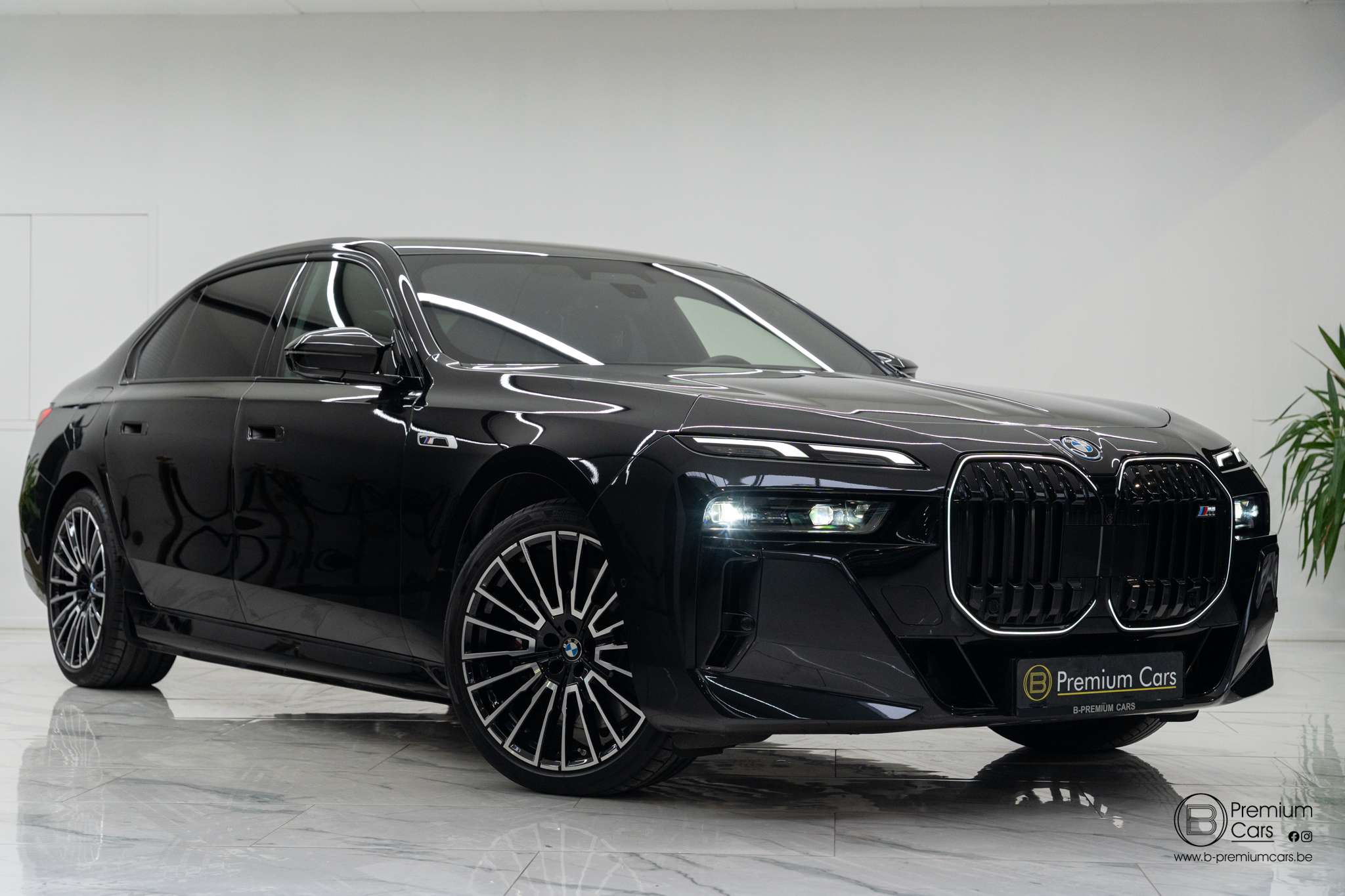 BMW 760 e M xDrive Individual! FULL OPTIONS! Black pack!
