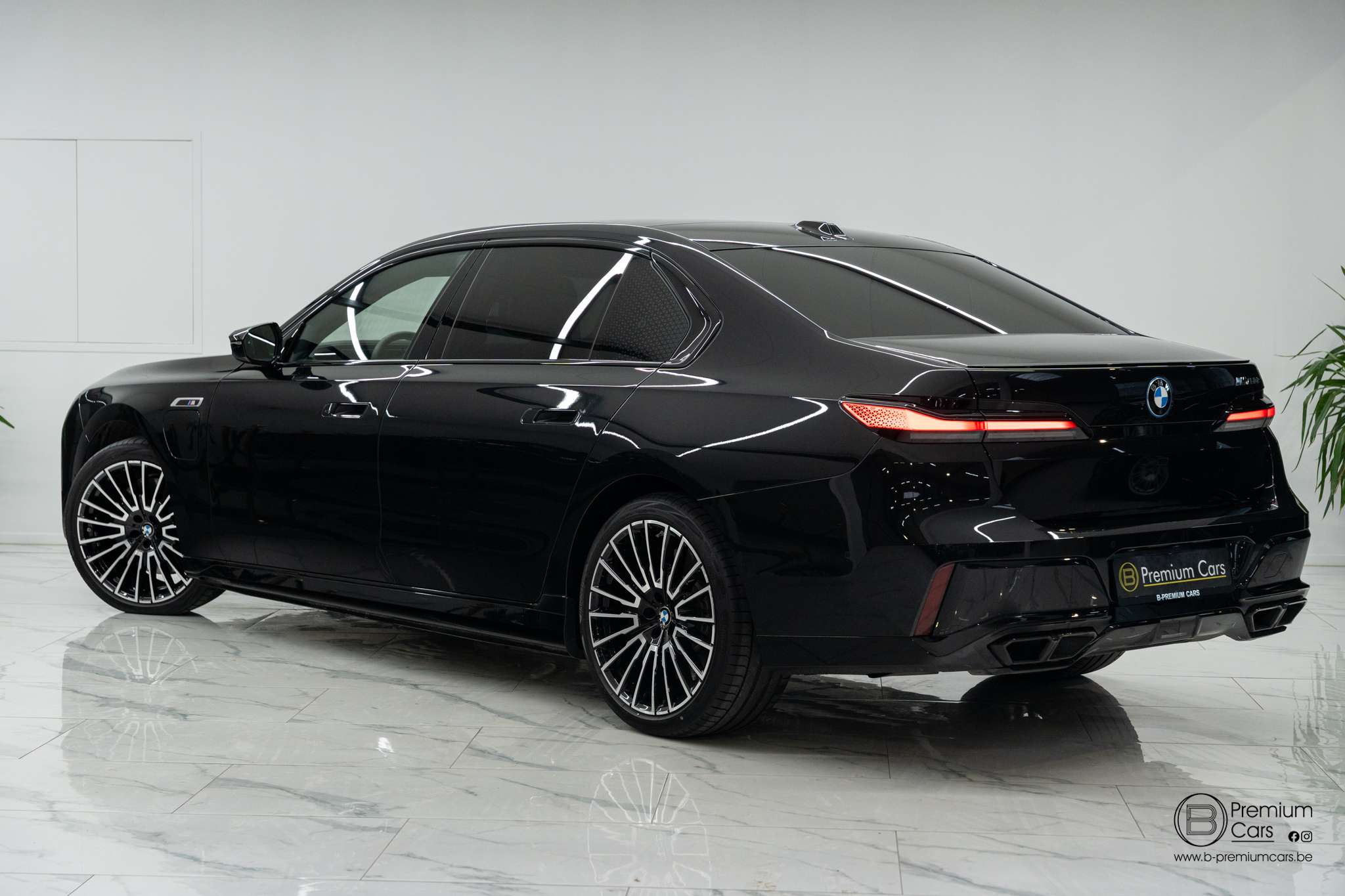 BMW 760 e M xDrive Individual! FULL OPTIONS! Black pack!