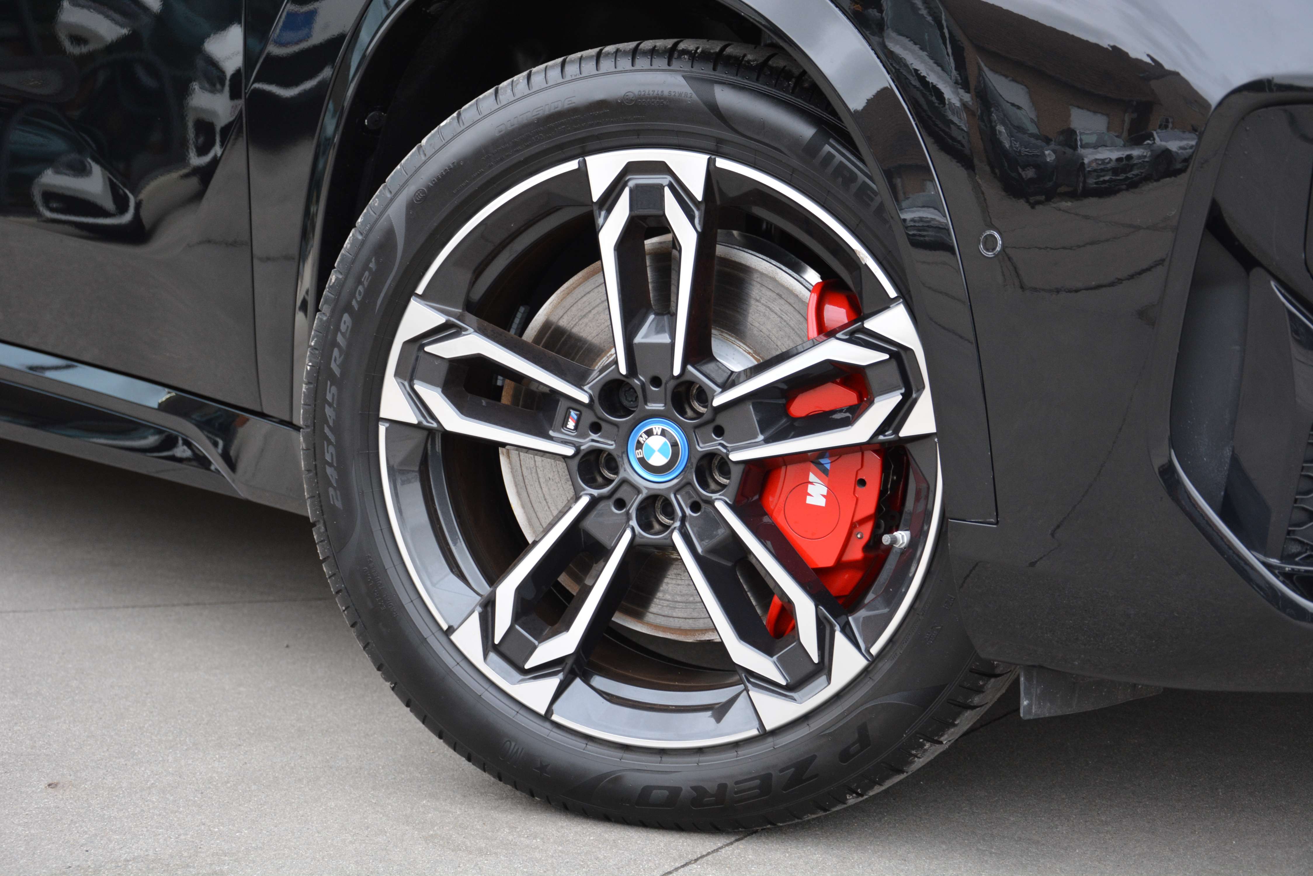 BMW iX1 eDrive20 M-Sport Pro/360°Cam/HUD/ACC/Keyless/19"