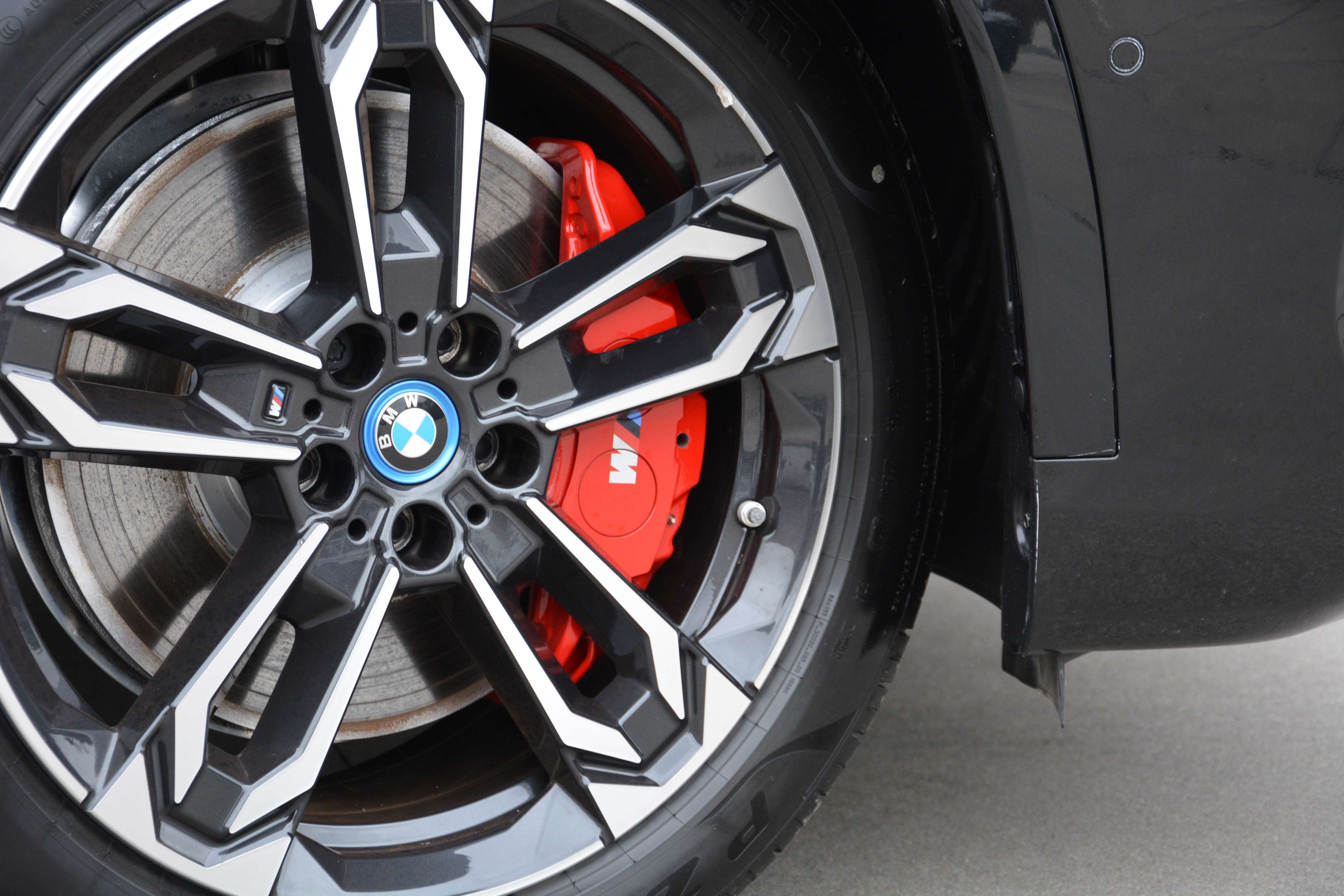 BMW iX1 eDrive20 M-Sport Pro/360°Cam/HUD/ACC/Keyless/19"