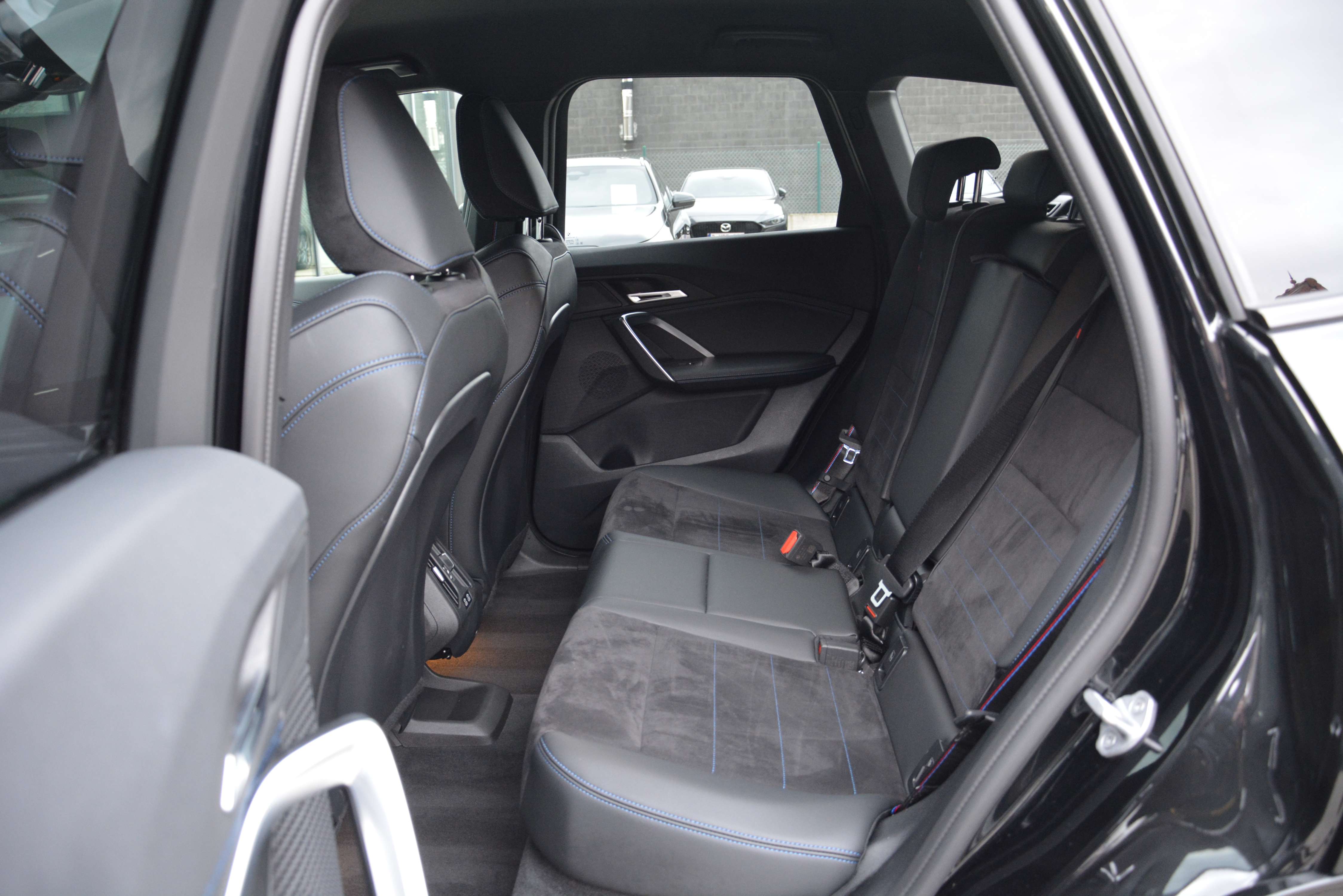 BMW iX1 eDrive20 M-Sport Pro/360°Cam/HUD/ACC/Keyless/19"
