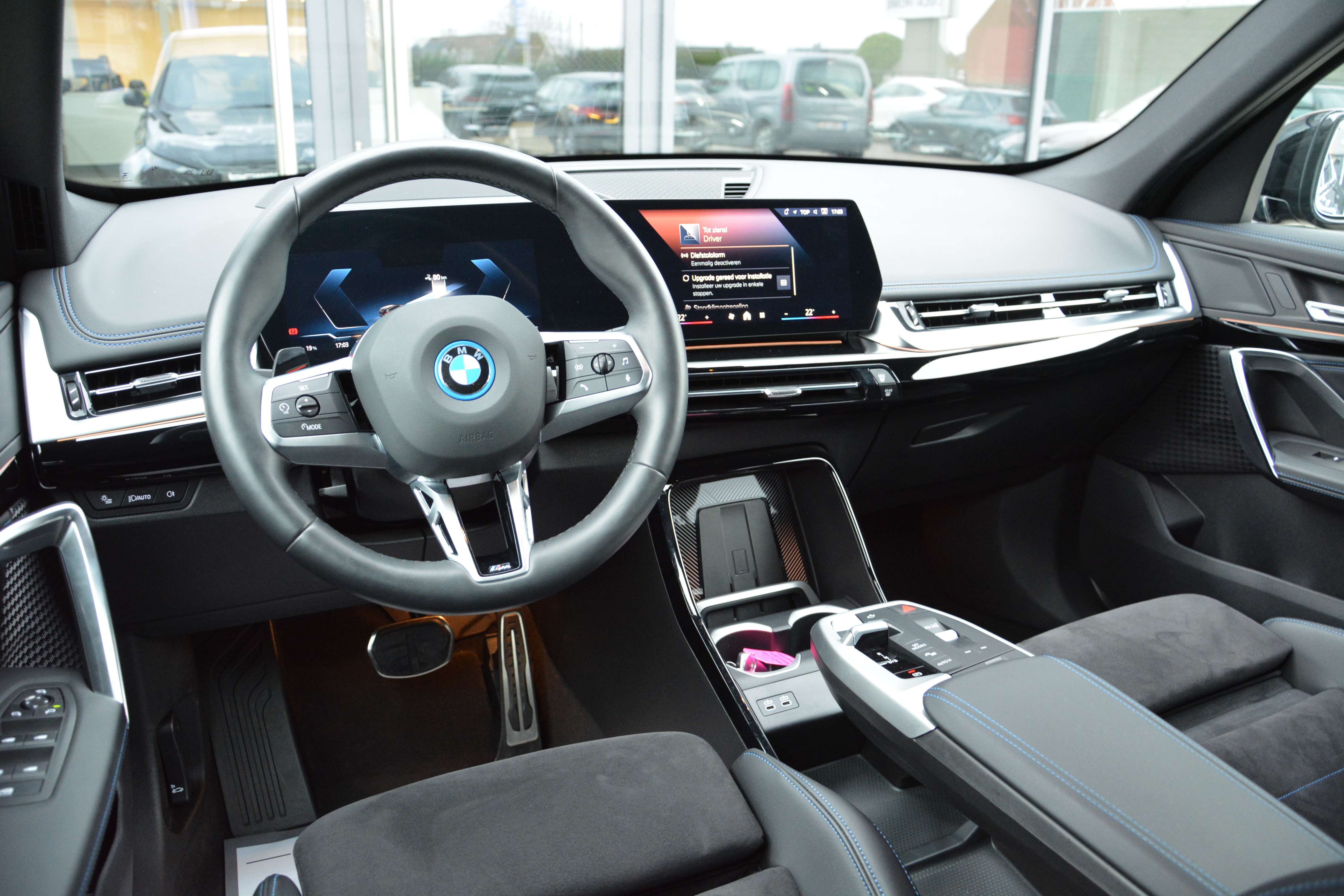 BMW iX1 eDrive20 M-Sport Pro/360°Cam/HUD/ACC/Keyless/19"