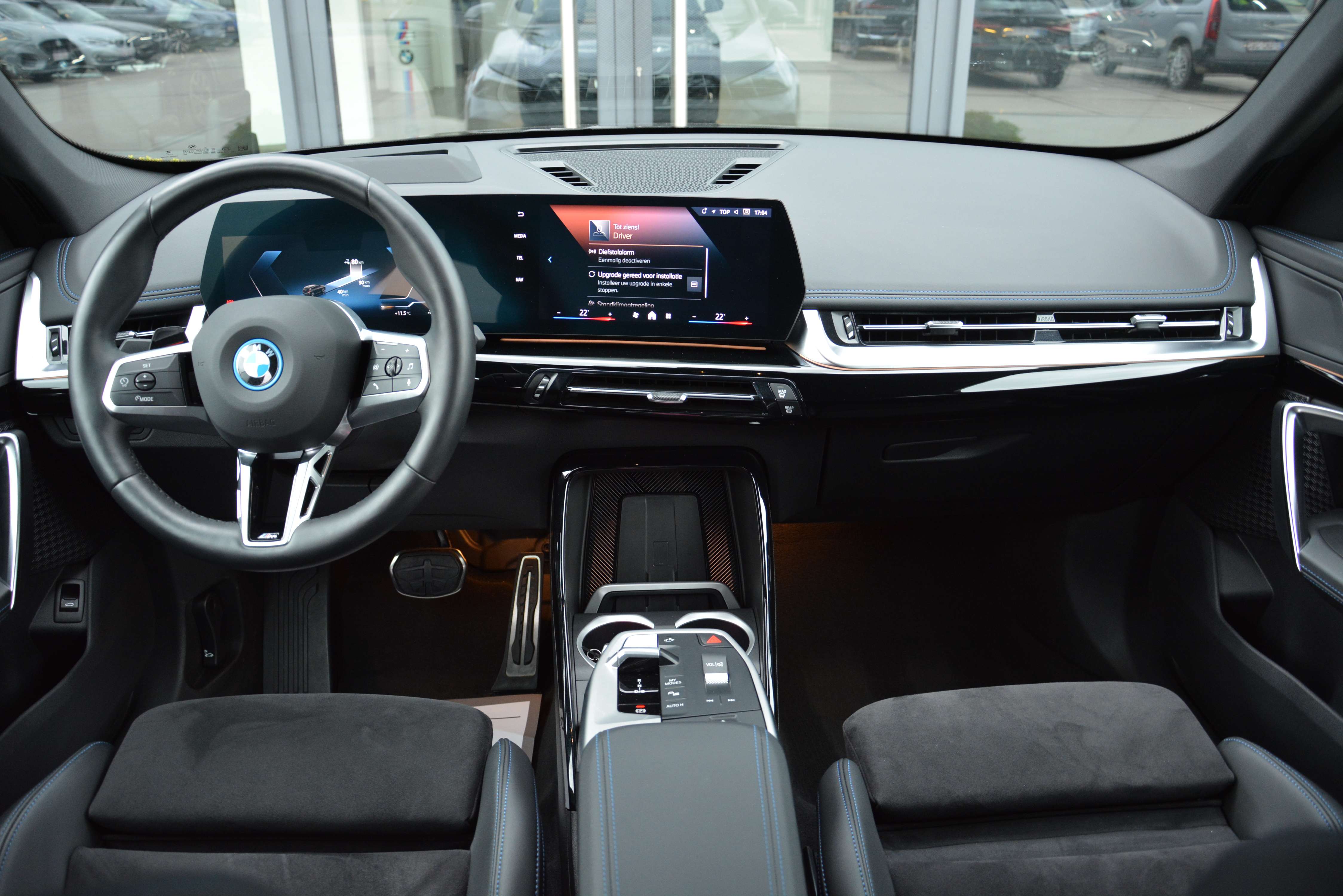 BMW iX1 eDrive20 M-Sport Pro/360°Cam/HUD/ACC/Keyless/19"
