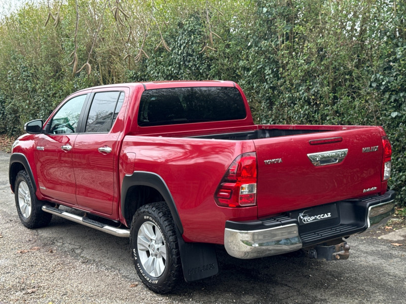 Toyota HILUX 2.4 D-4D 150CH DOUBLE CABINE INVINCIBLE 4WD * 2017 * GARANTIE