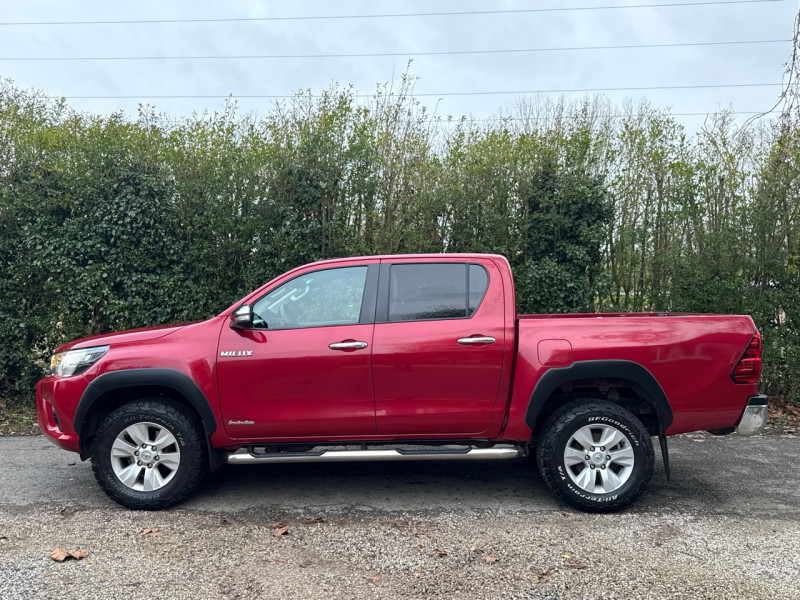 Toyota HILUX 2.4 D-4D 150CH DOUBLE CABINE INVINCIBLE 4WD * 2017 * GARANTIE