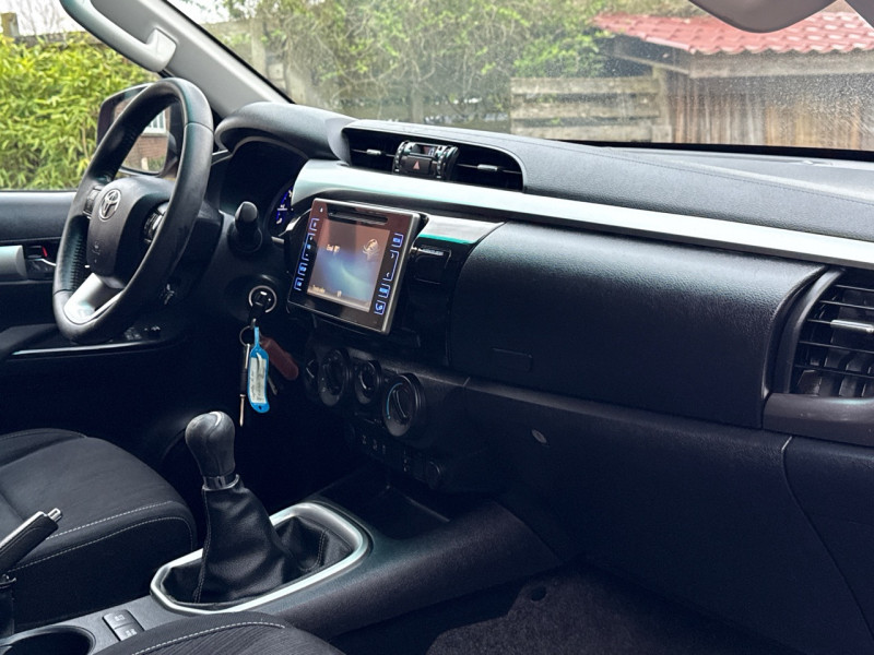Toyota HILUX 2.4 D-4D 150CH DOUBLE CABINE INVINCIBLE 4WD * 2017 * GARANTIE