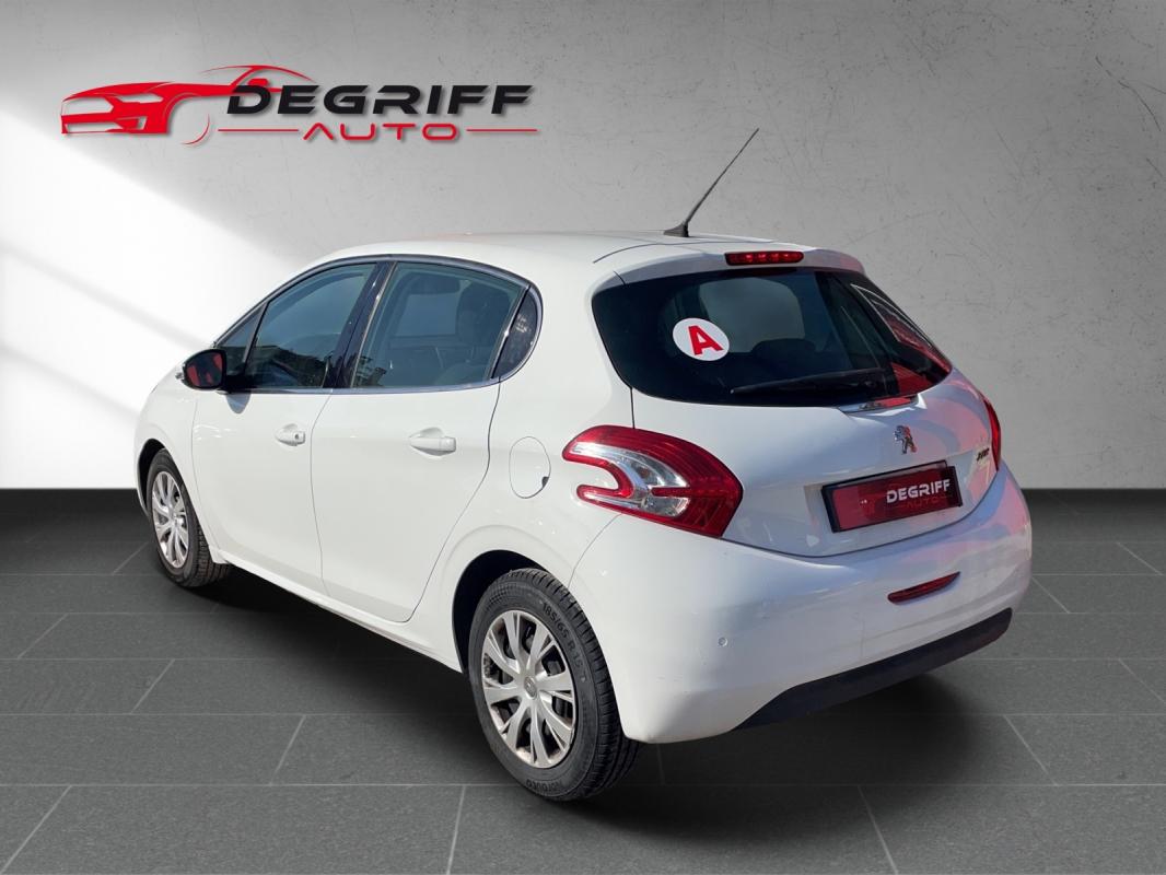 Peugeot 208 1.4 HDi 68ch BVM5 Style