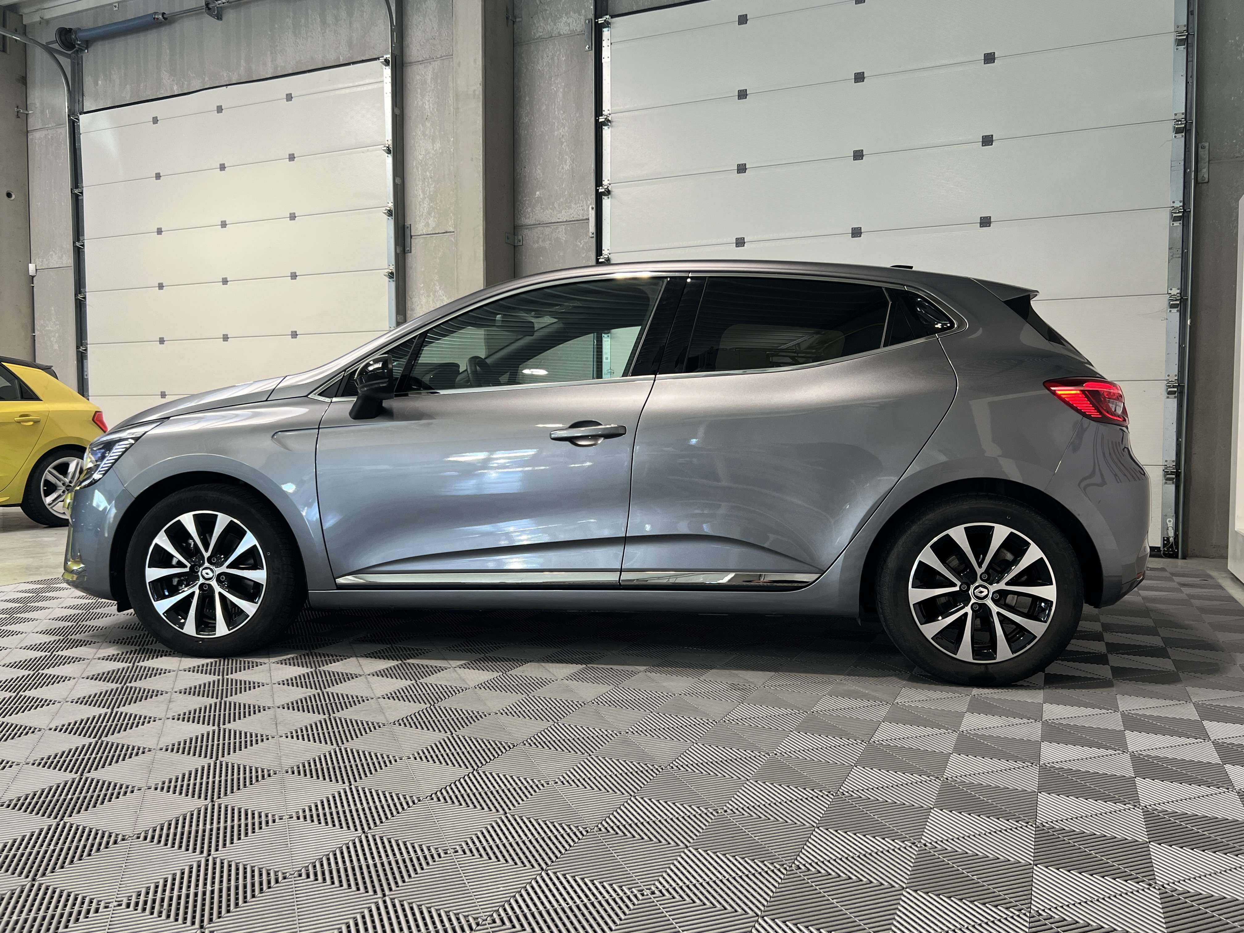 Renault Clio E-TECH TECHO/GPS/PDC ARR + CAM/ CLIM AUTO