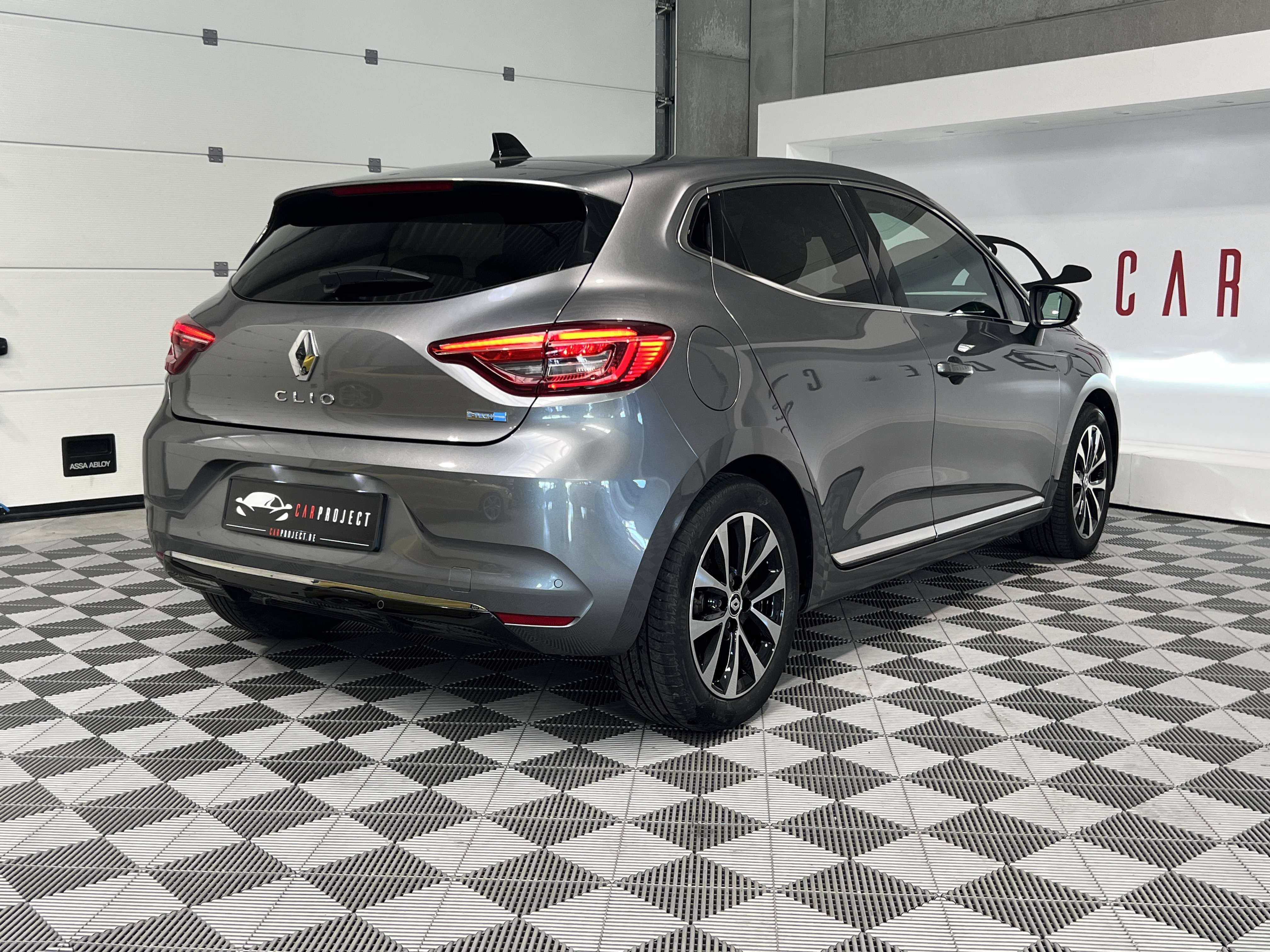 Renault Clio E-TECH TECHO/GPS/PDC ARR + CAM/ CLIM AUTO