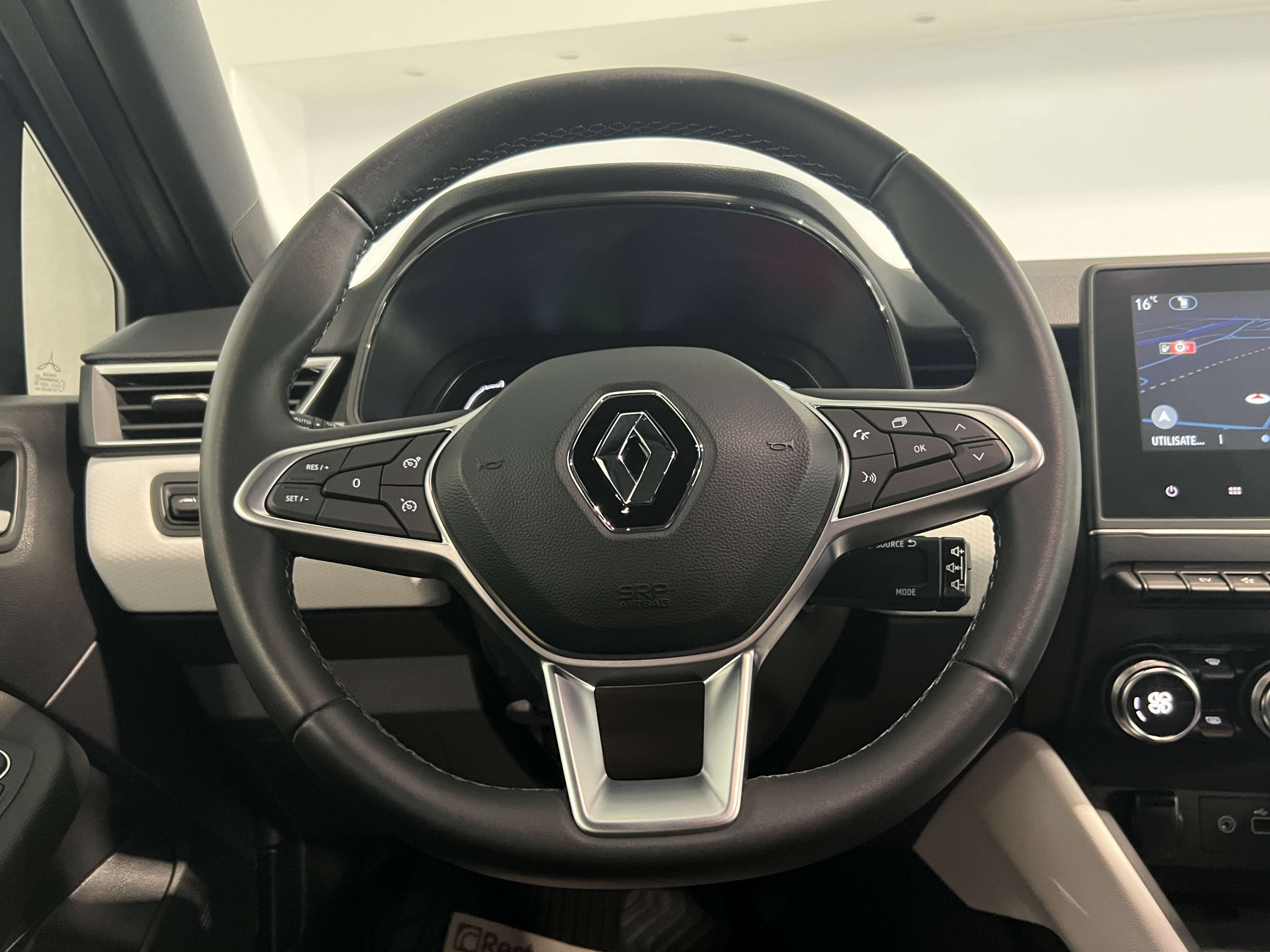 Renault Clio E-TECH TECHO/GPS/PDC ARR + CAM/ CLIM AUTO