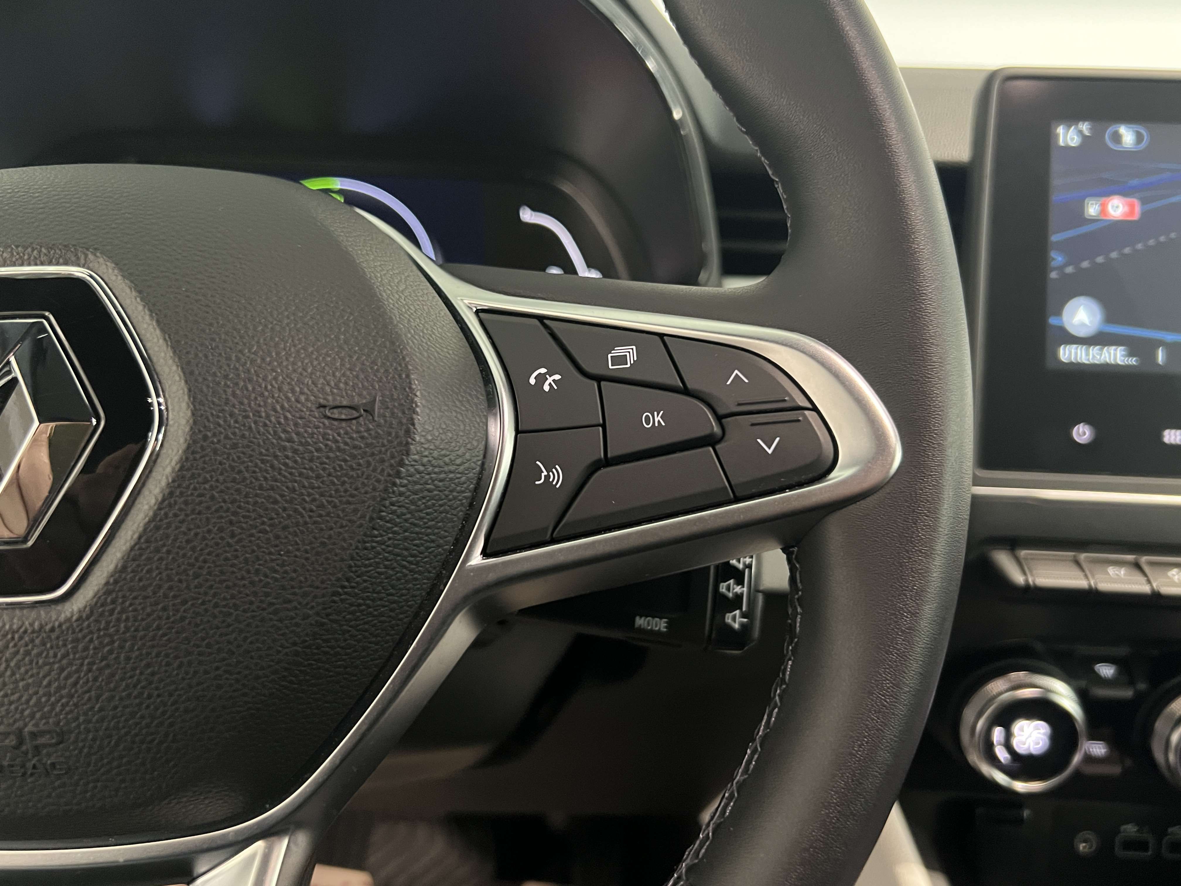 Renault Clio E-TECH TECHO/GPS/PDC ARR + CAM/ CLIM AUTO