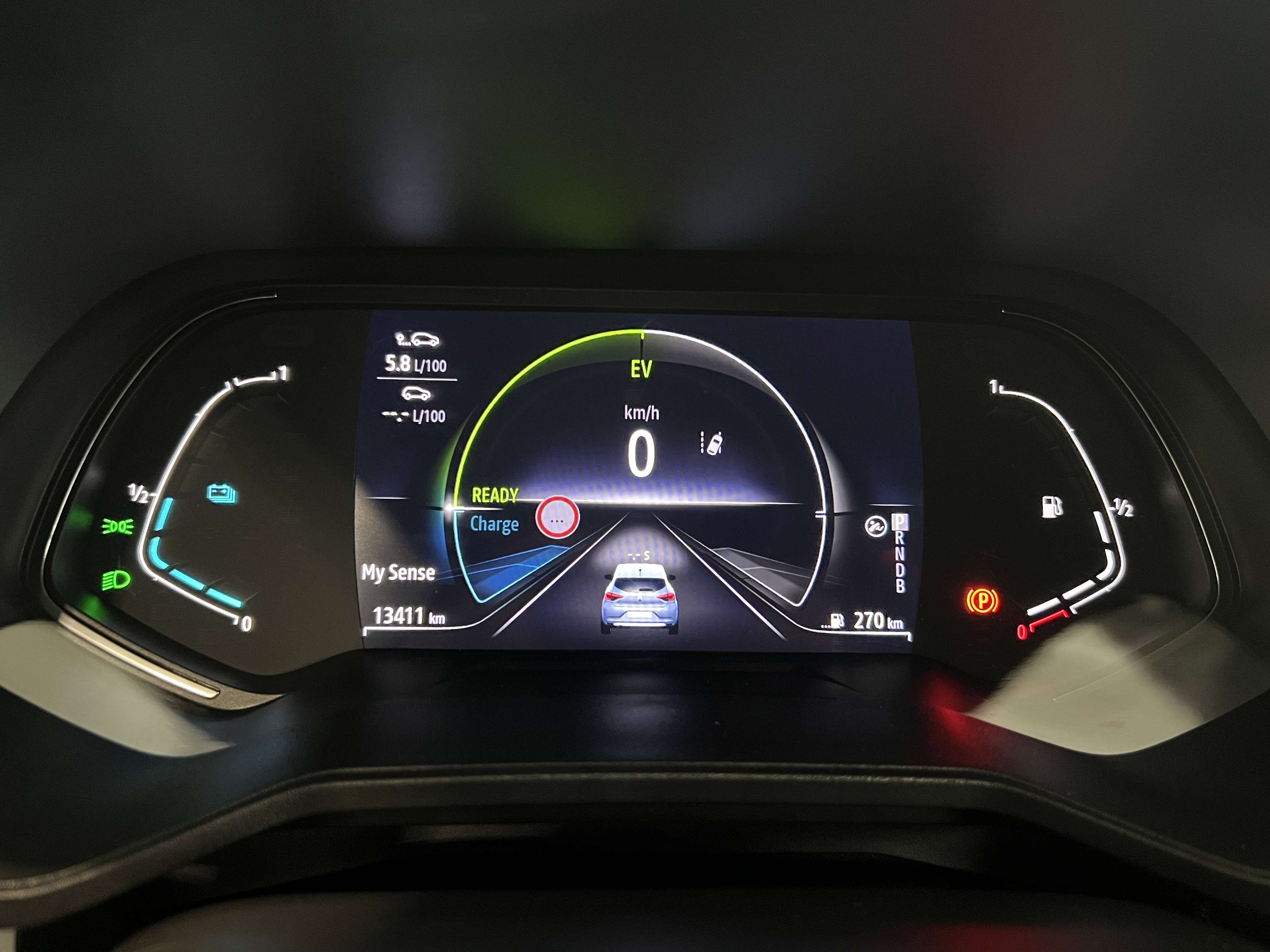 Renault Clio E-TECH TECHO/GPS/PDC ARR + CAM/ CLIM AUTO