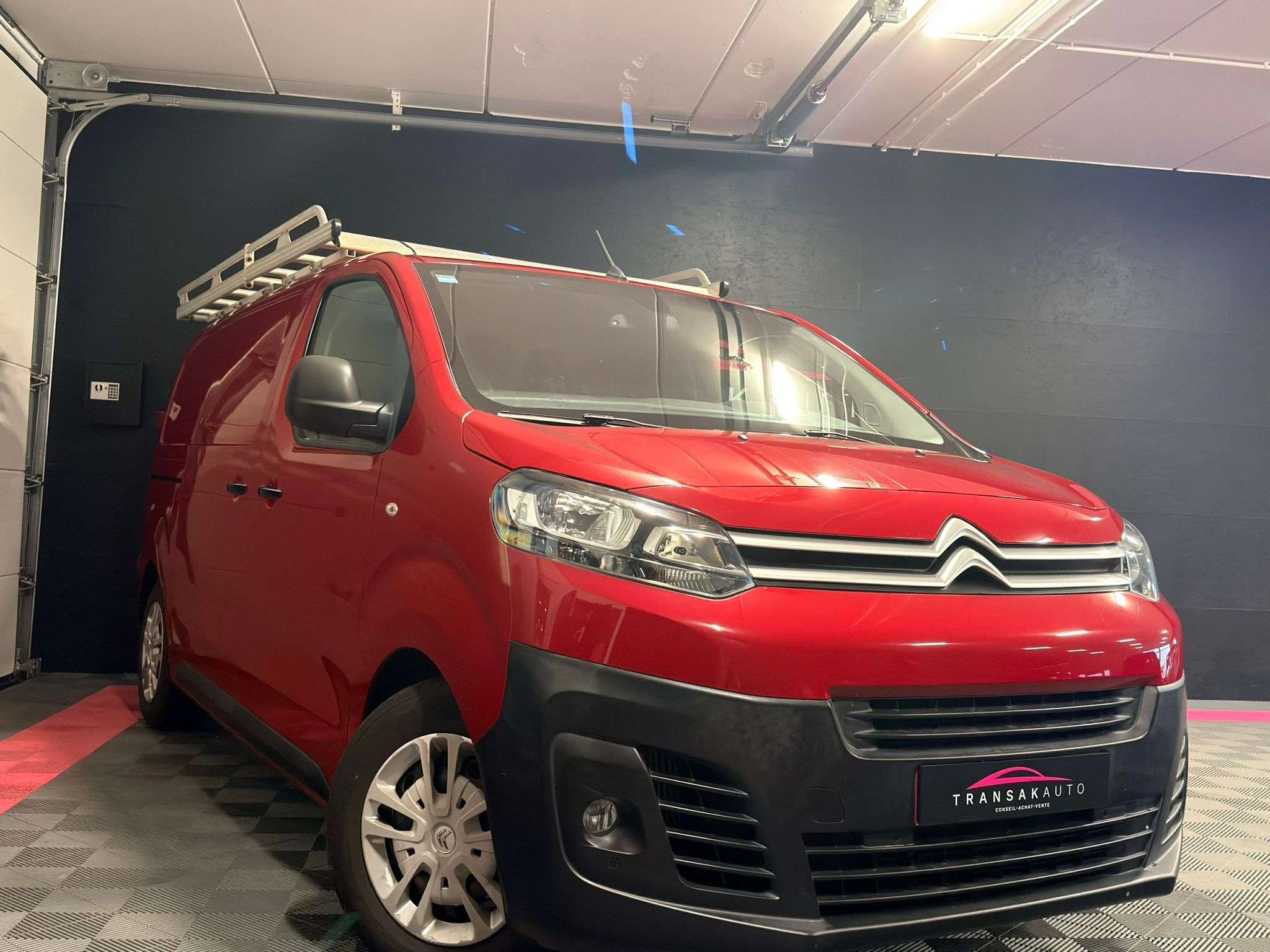 Citroen Jumpy 2.0 HDi 6p/3pl. CarPlay – Cam360 – Attelage – Cruise – Doubles portes élec