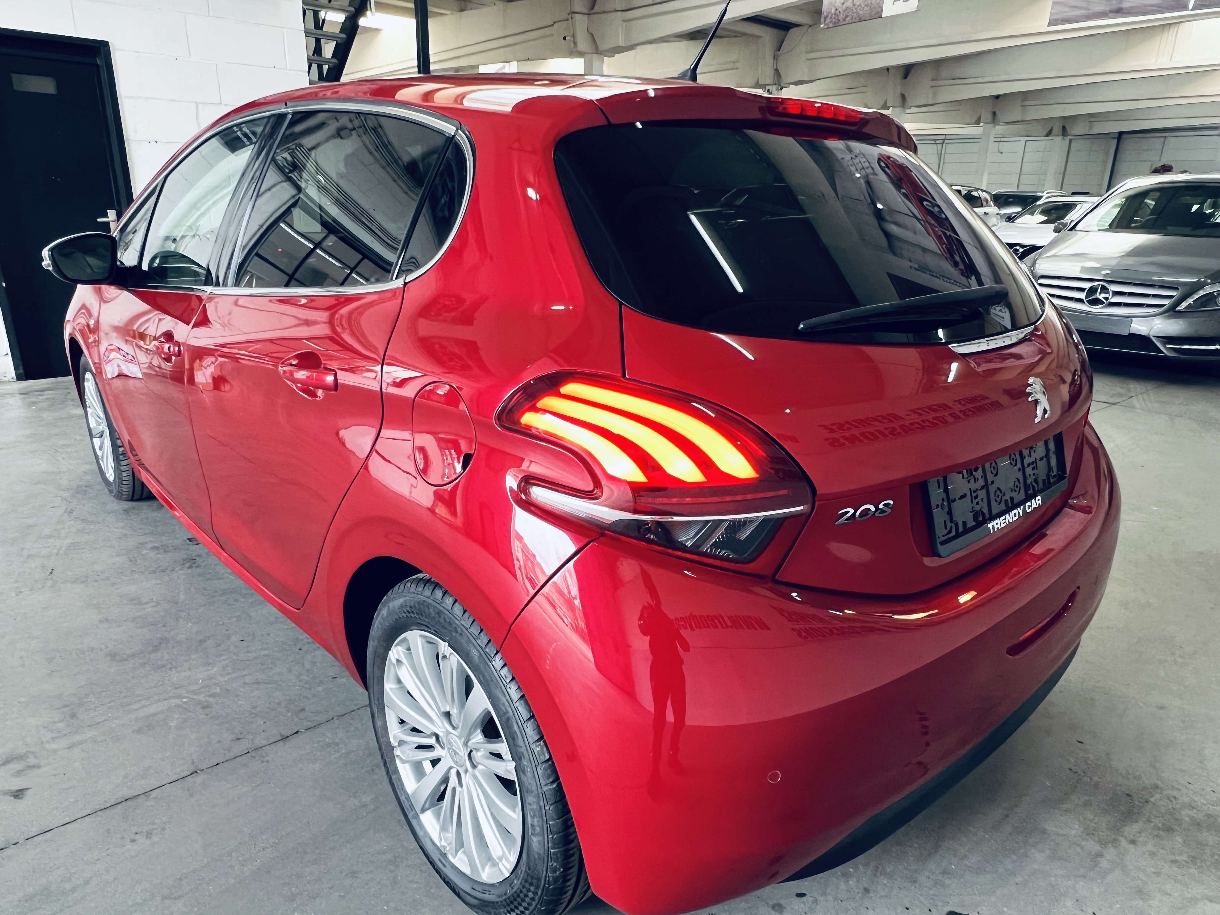 Peugeot 208 1.2i PureTech Style+NAVI+JANTES+TEL+CARNET+CARPASS