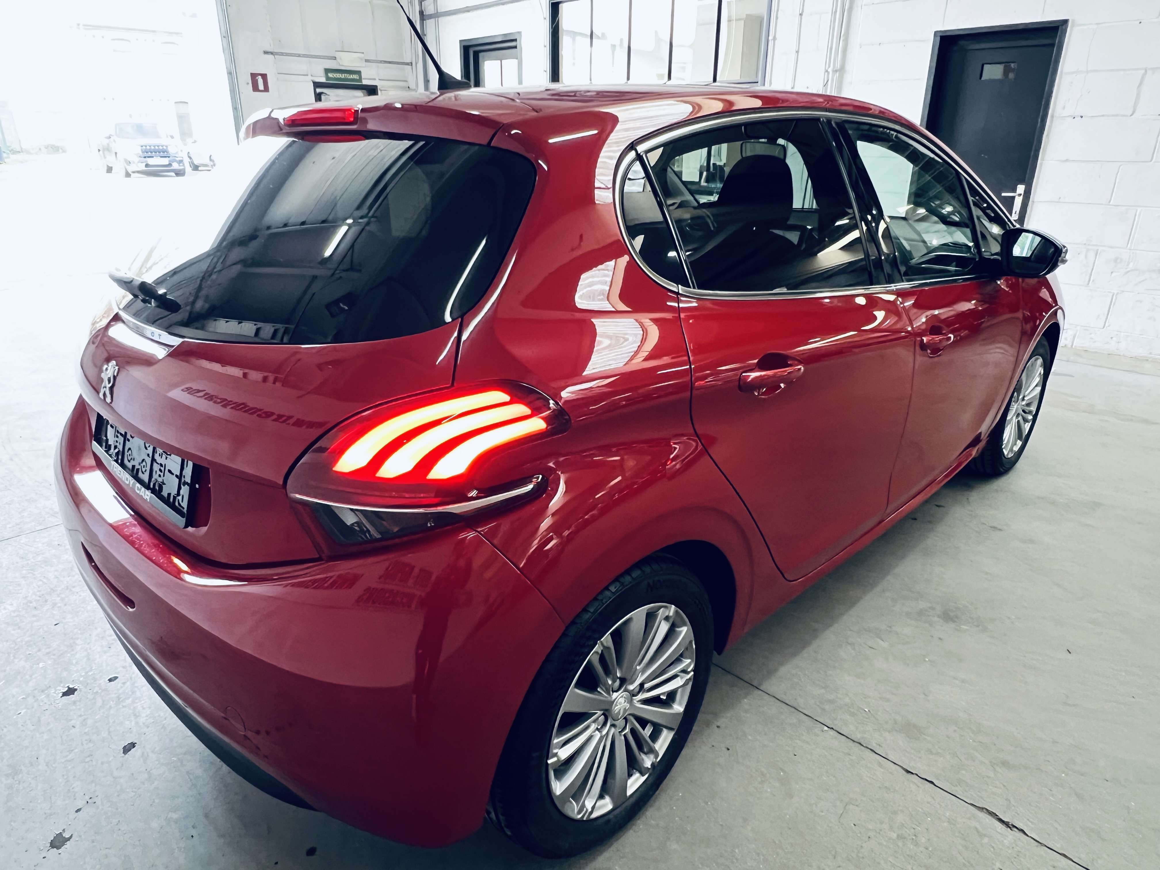 Peugeot 208 1.2i PureTech Style+NAVI+JANTES+TEL+CARNET+CARPASS