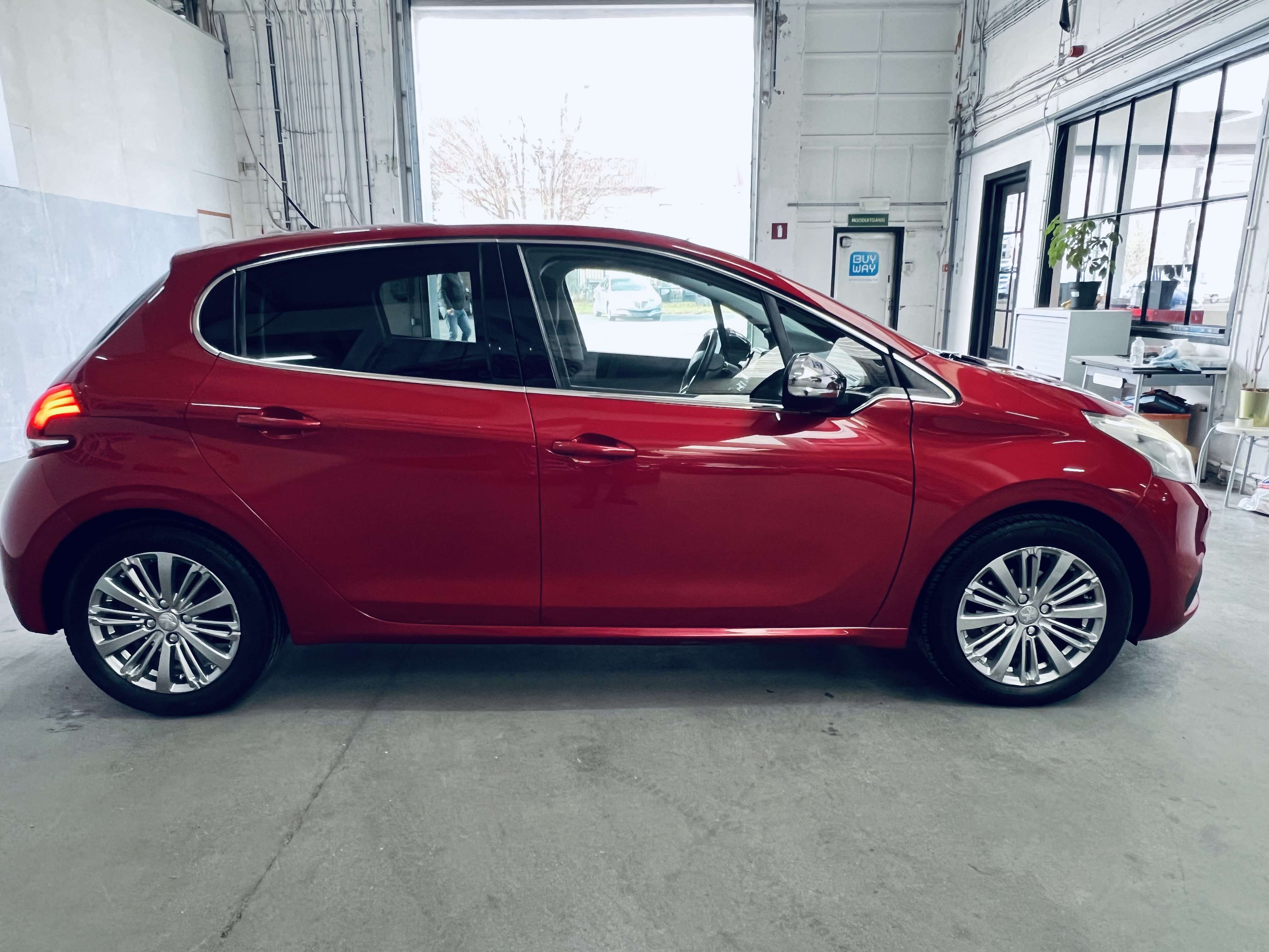 Peugeot 208 1.2i PureTech Style+NAVI+JANTES+TEL+CARNET+CARPASS