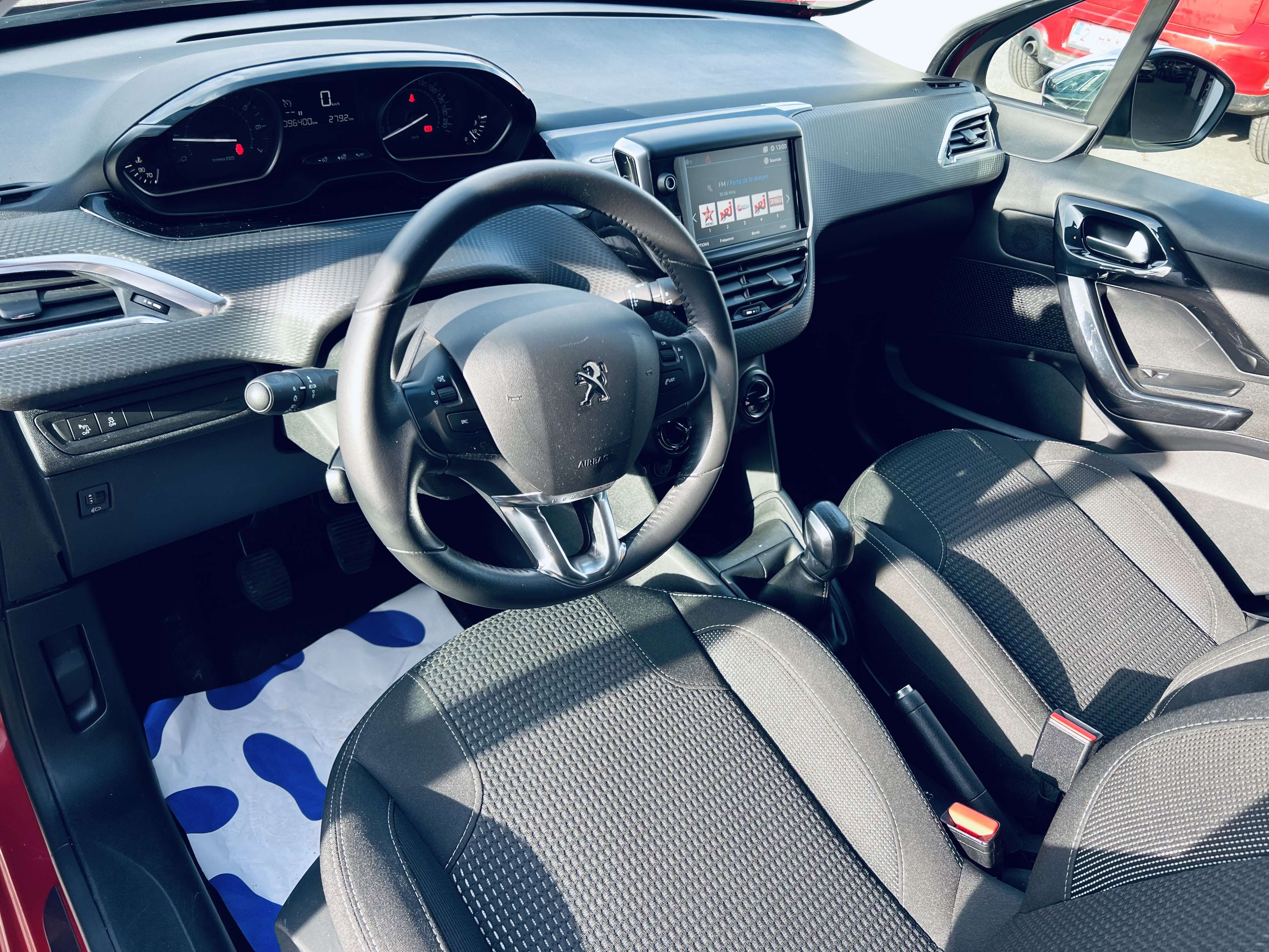Peugeot 208 1.2i PureTech Style+NAVI+JANTES+TEL+CARNET+CARPASS