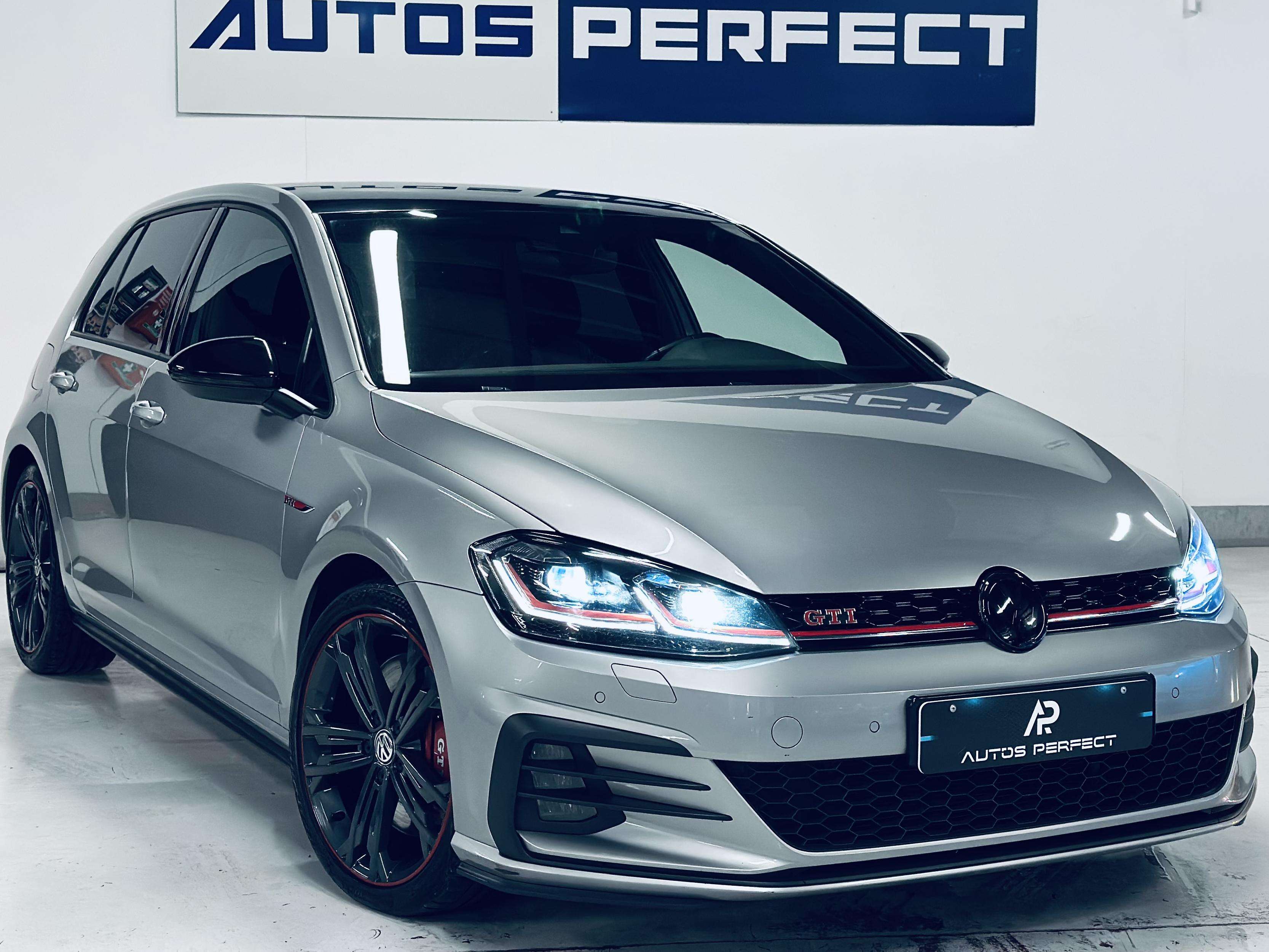 Volkswagen Golf GTI Golf 2.0 TSI DSG BI-XENON NAVI JA18 SG CHAUFFANT