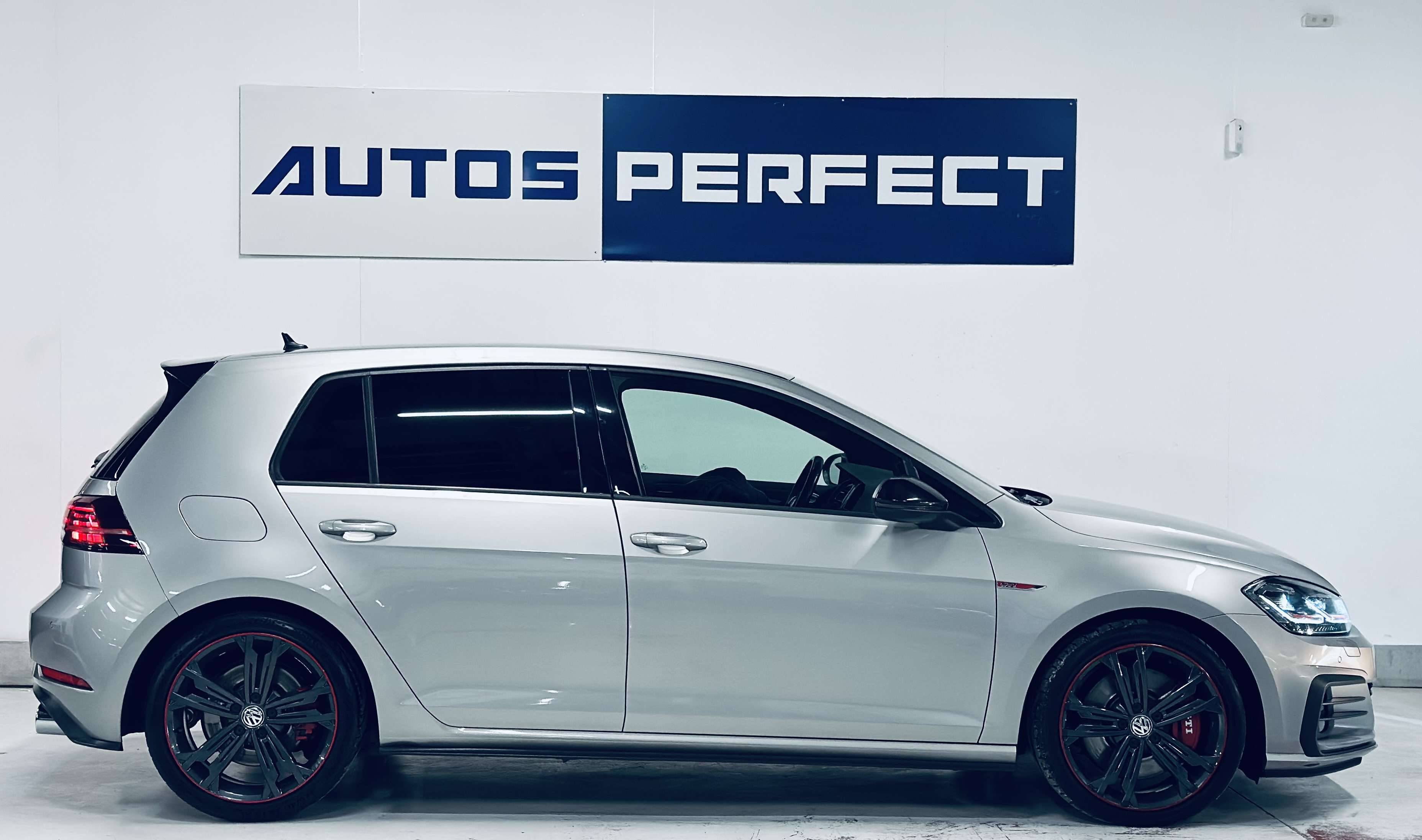 Volkswagen Golf GTI Golf 2.0 TSI DSG BI-XENON NAVI JA18 SG CHAUFFANT