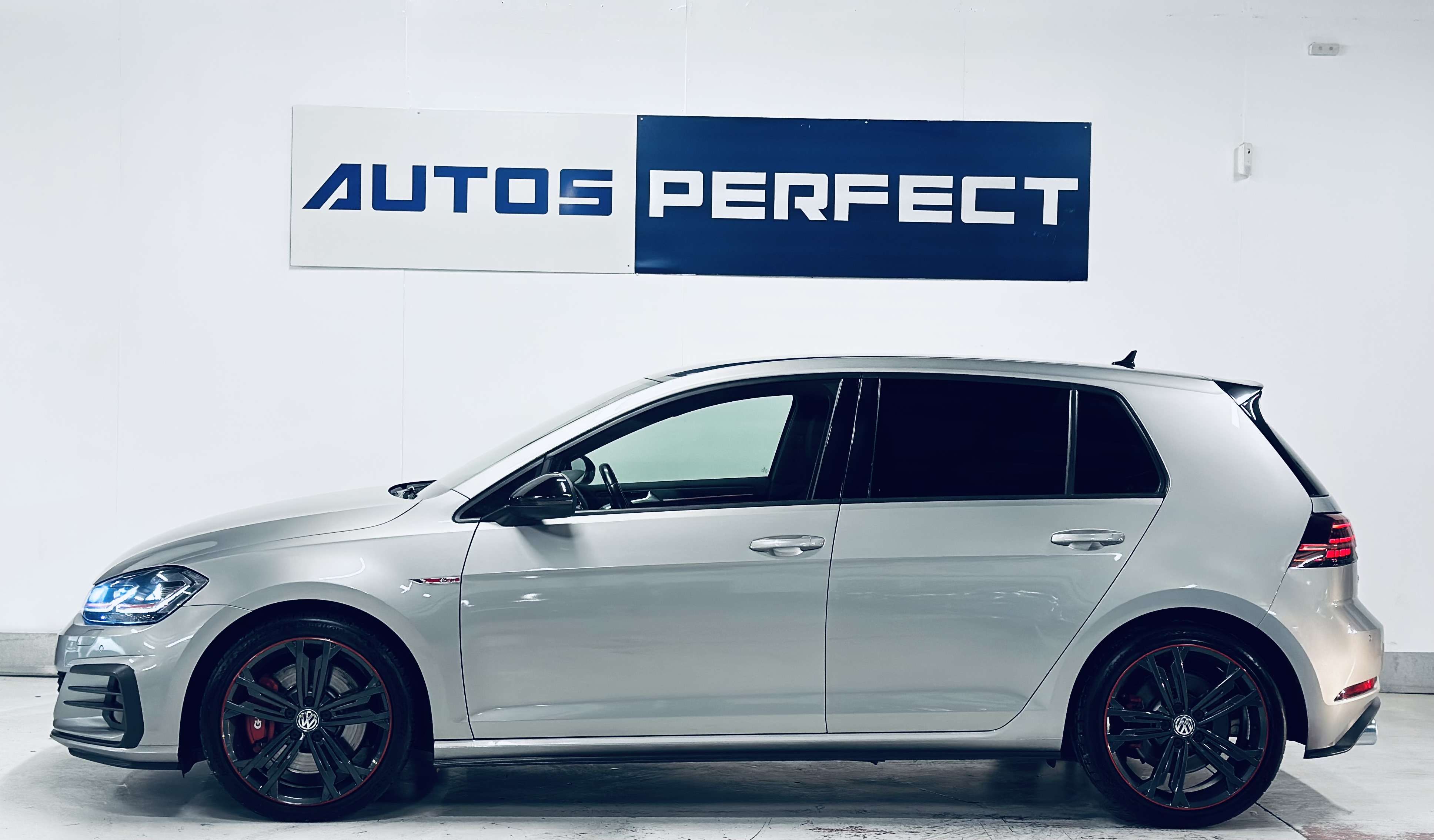 Volkswagen Golf GTI Golf 2.0 TSI DSG BI-XENON NAVI JA18 SG CHAUFFANT