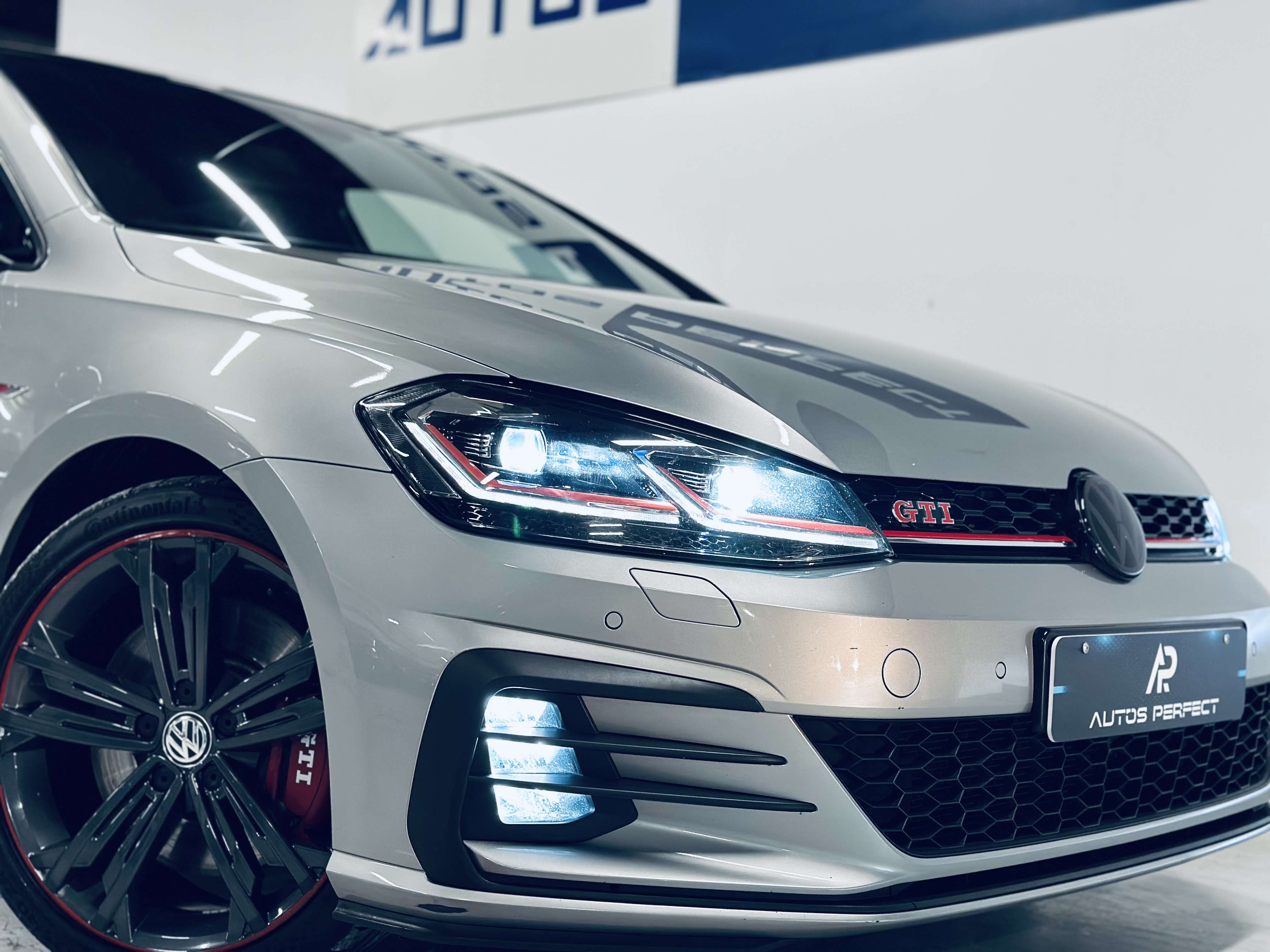 Volkswagen Golf GTI Golf 2.0 TSI DSG BI-XENON NAVI JA18 SG CHAUFFANT