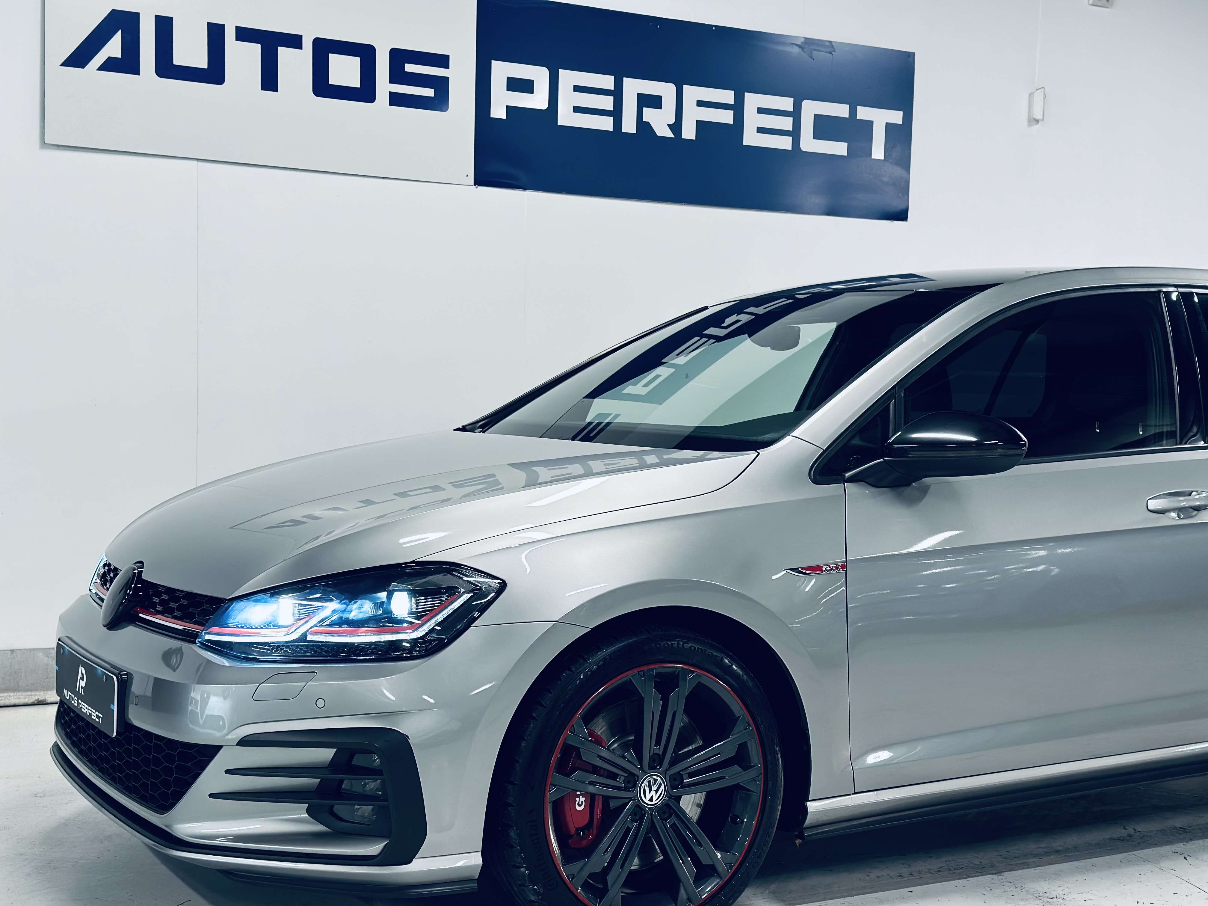 Volkswagen Golf GTI Golf 2.0 TSI DSG BI-XENON NAVI JA18 SG CHAUFFANT