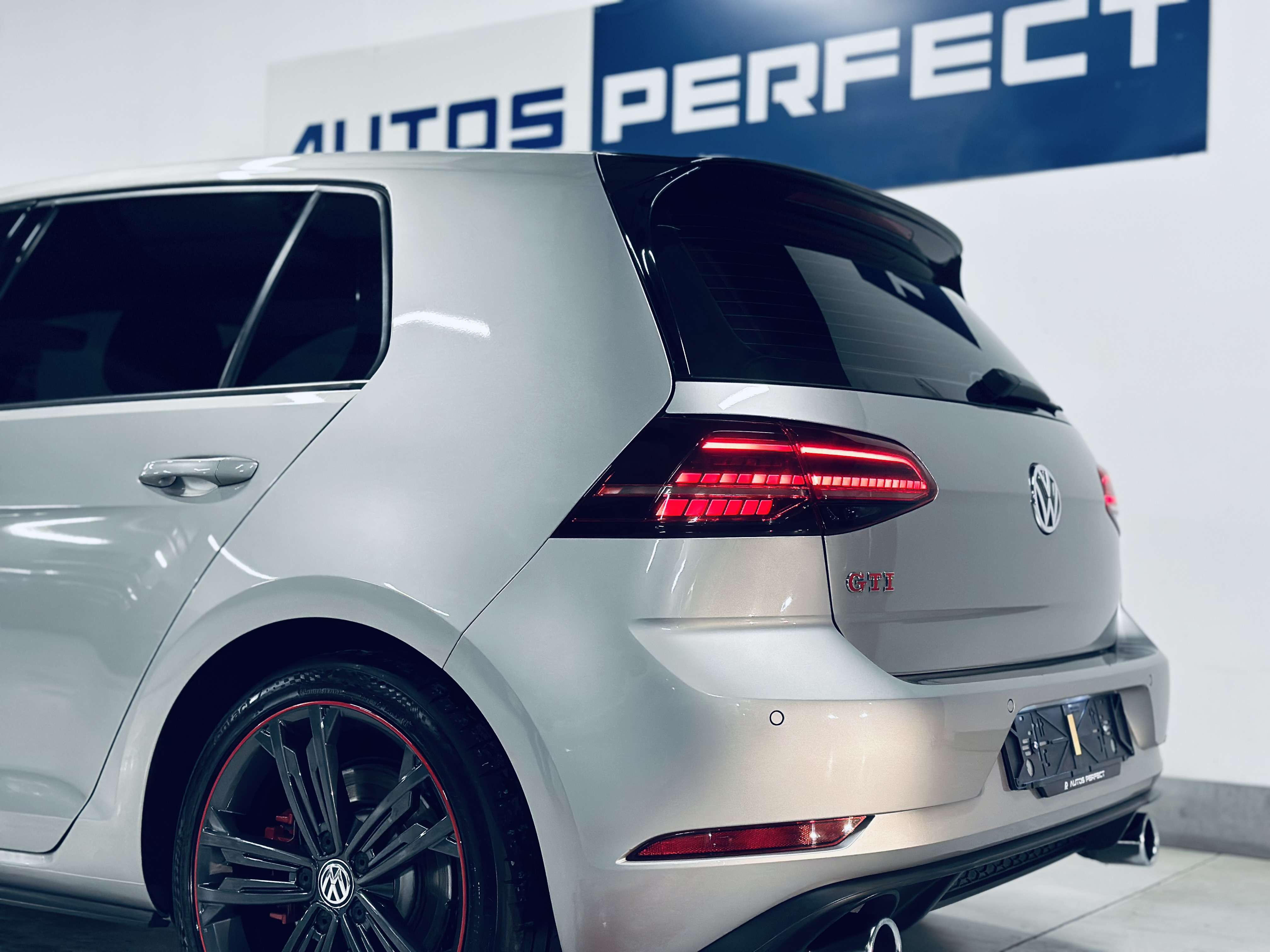 Volkswagen Golf GTI Golf 2.0 TSI DSG BI-XENON NAVI JA18 SG CHAUFFANT