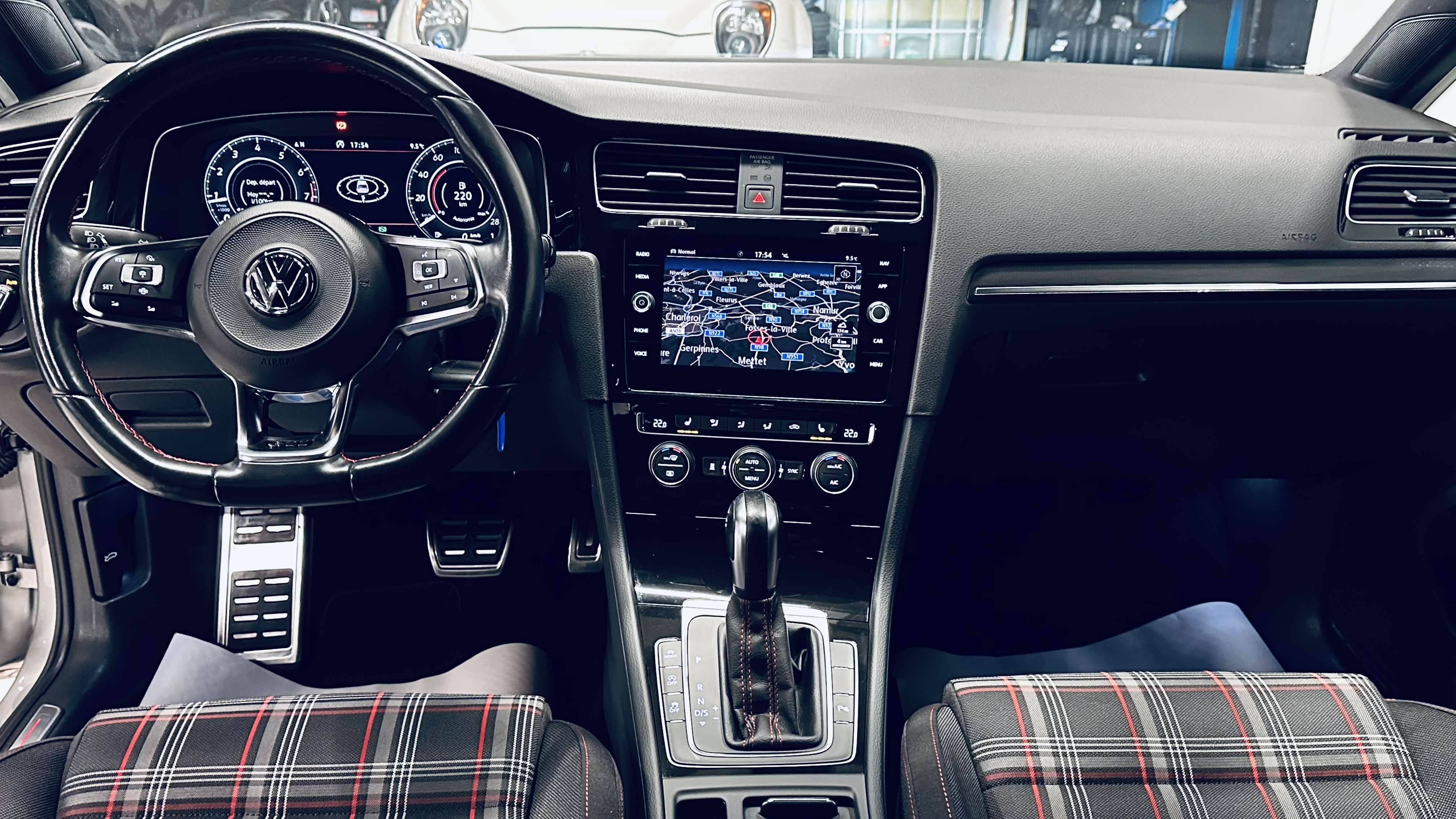 Volkswagen Golf GTI Golf 2.0 TSI DSG BI-XENON NAVI JA18 SG CHAUFFANT