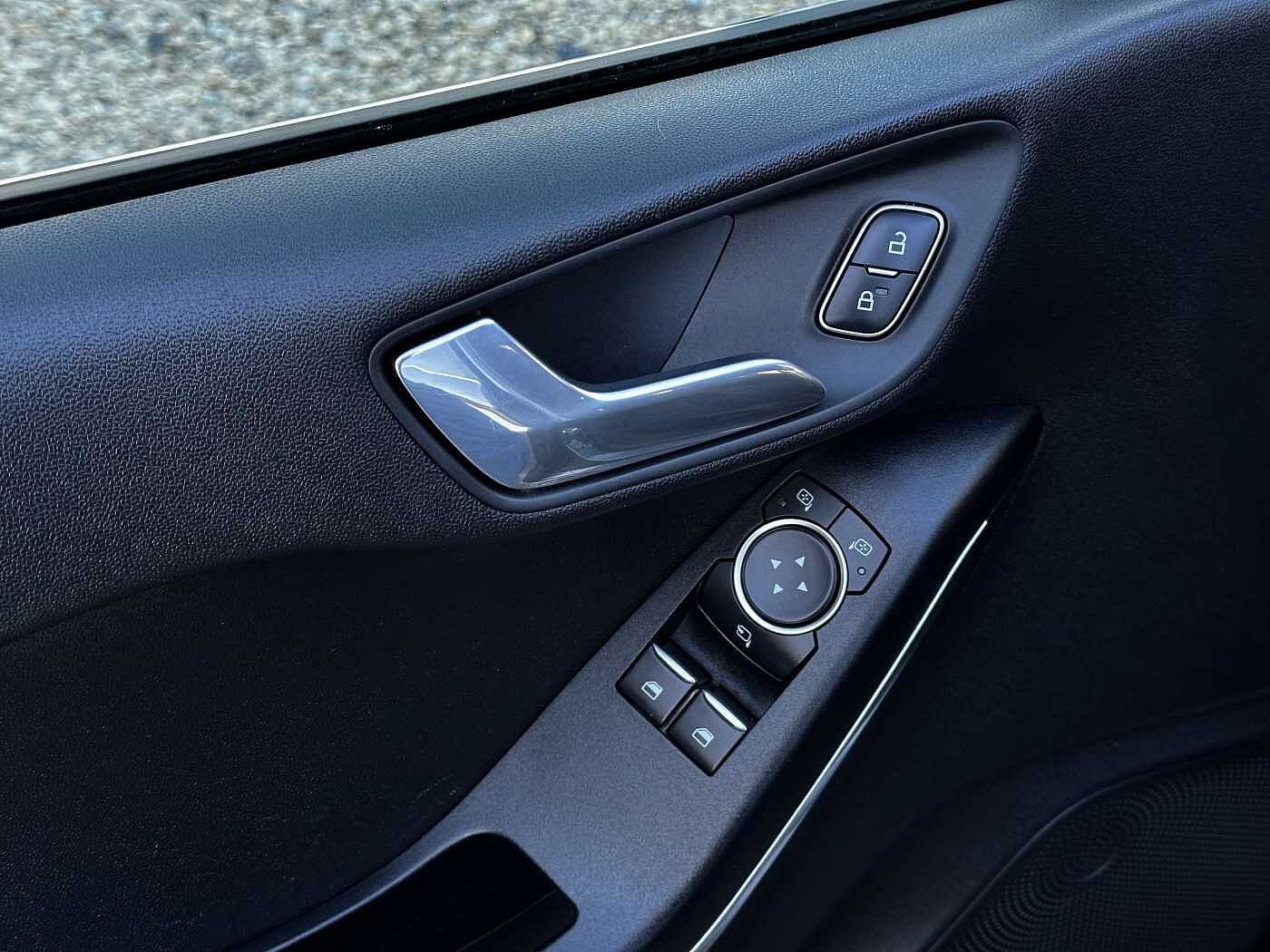 Ford Fiesta 1.0 EcoBoost Titanium CARPLAY/CAMERA/LED/SENSOR/..