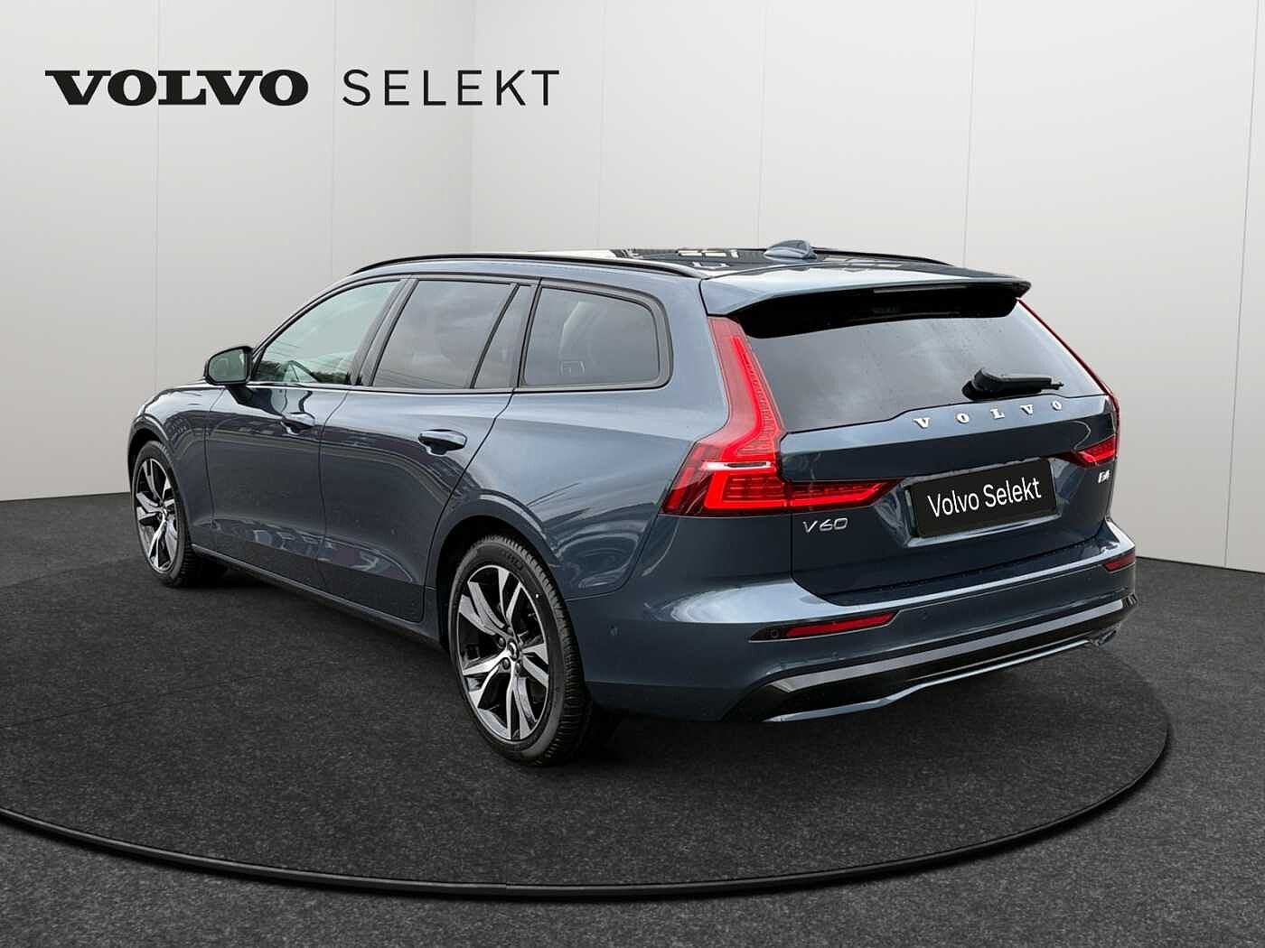 Volvo V60 V60 Plus, B4 Mild-Hybrid, Benzin, Dark