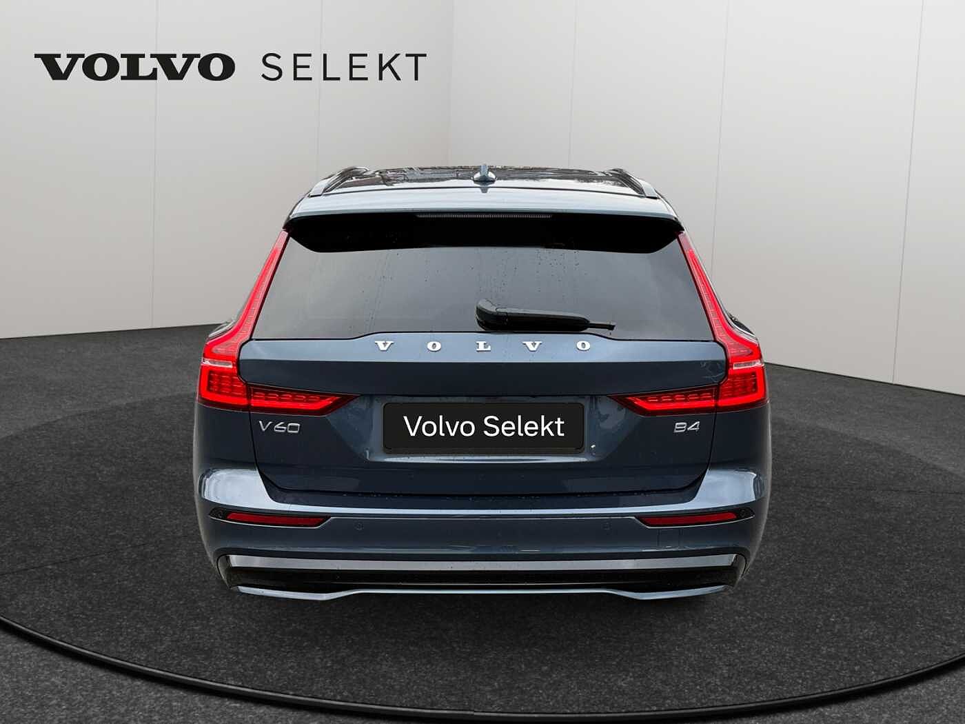 Volvo V60 V60 Plus, B4 Mild-Hybrid, Benzin, Dark