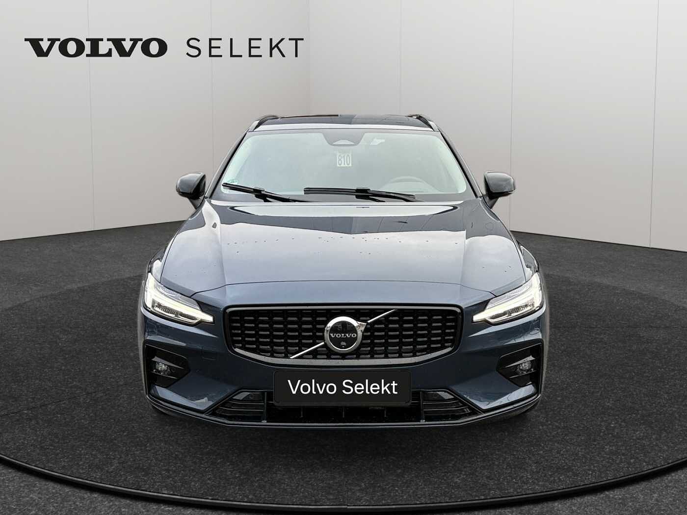 Volvo V60 V60 Plus, B4 Mild-Hybrid, Benzin, Dark