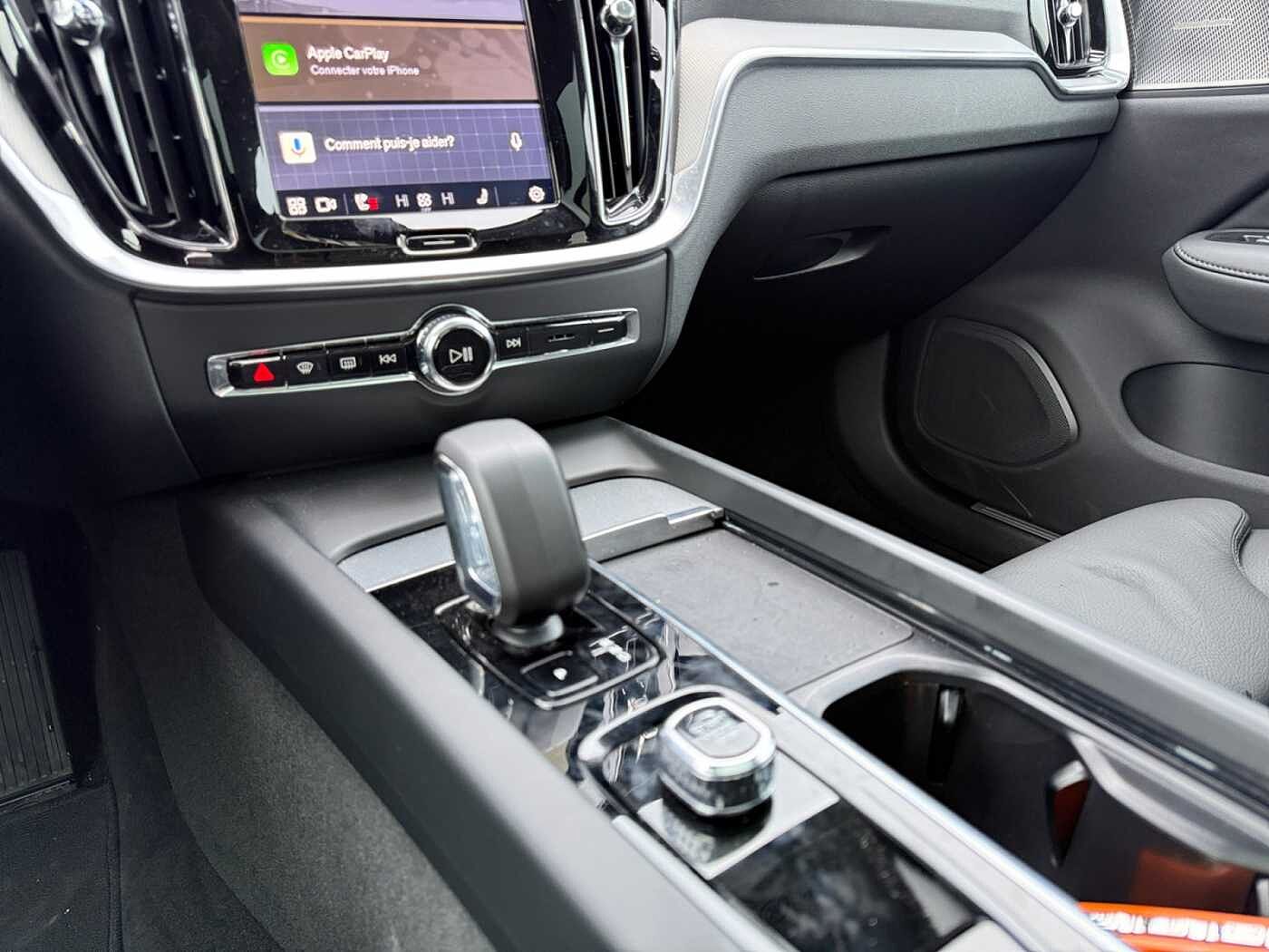 Volvo V60 V60 Plus, B4 Mild-Hybrid, Benzin, Dark