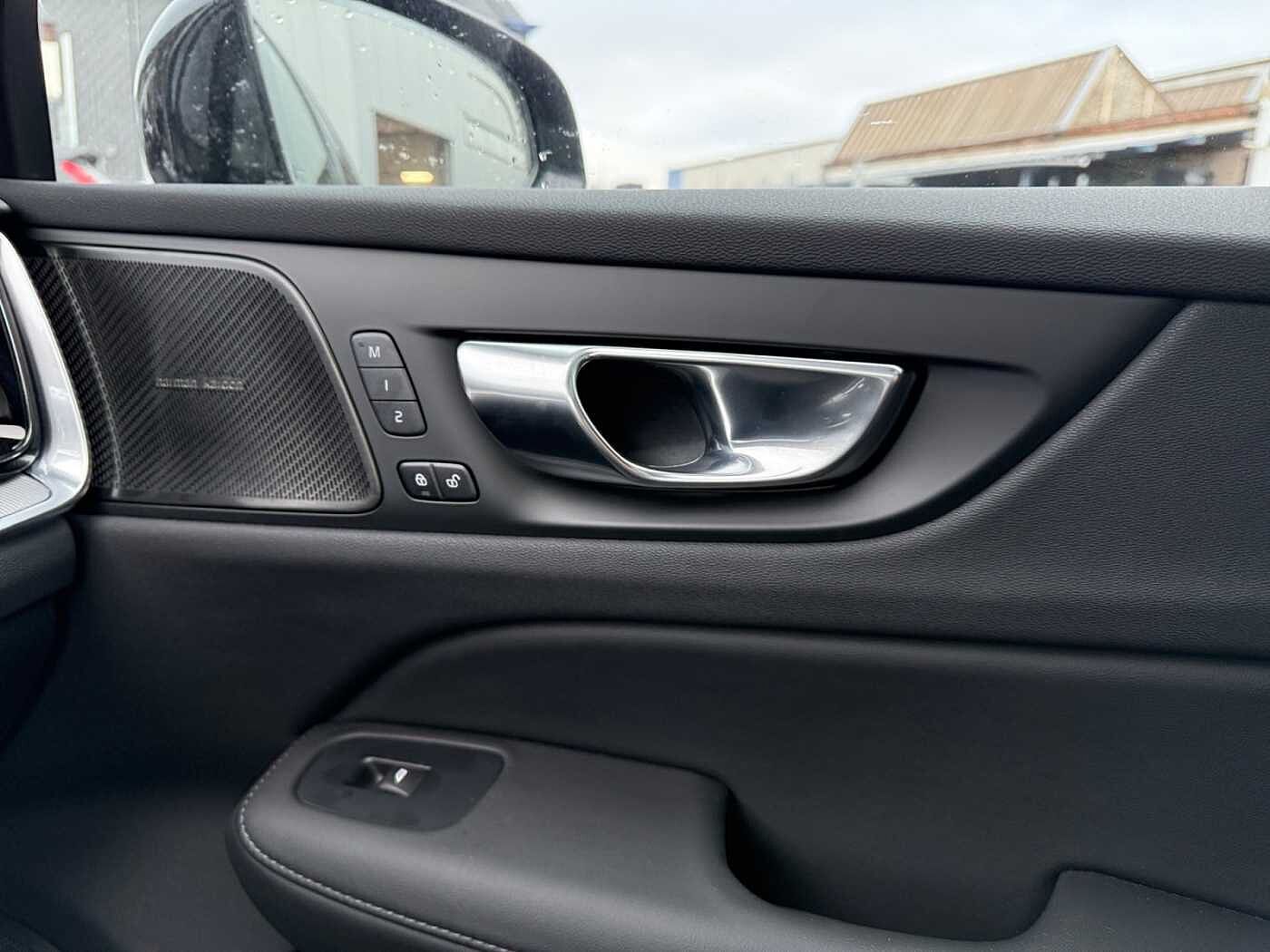 Volvo V60 V60 Plus, B4 Mild-Hybrid, Benzin, Dark