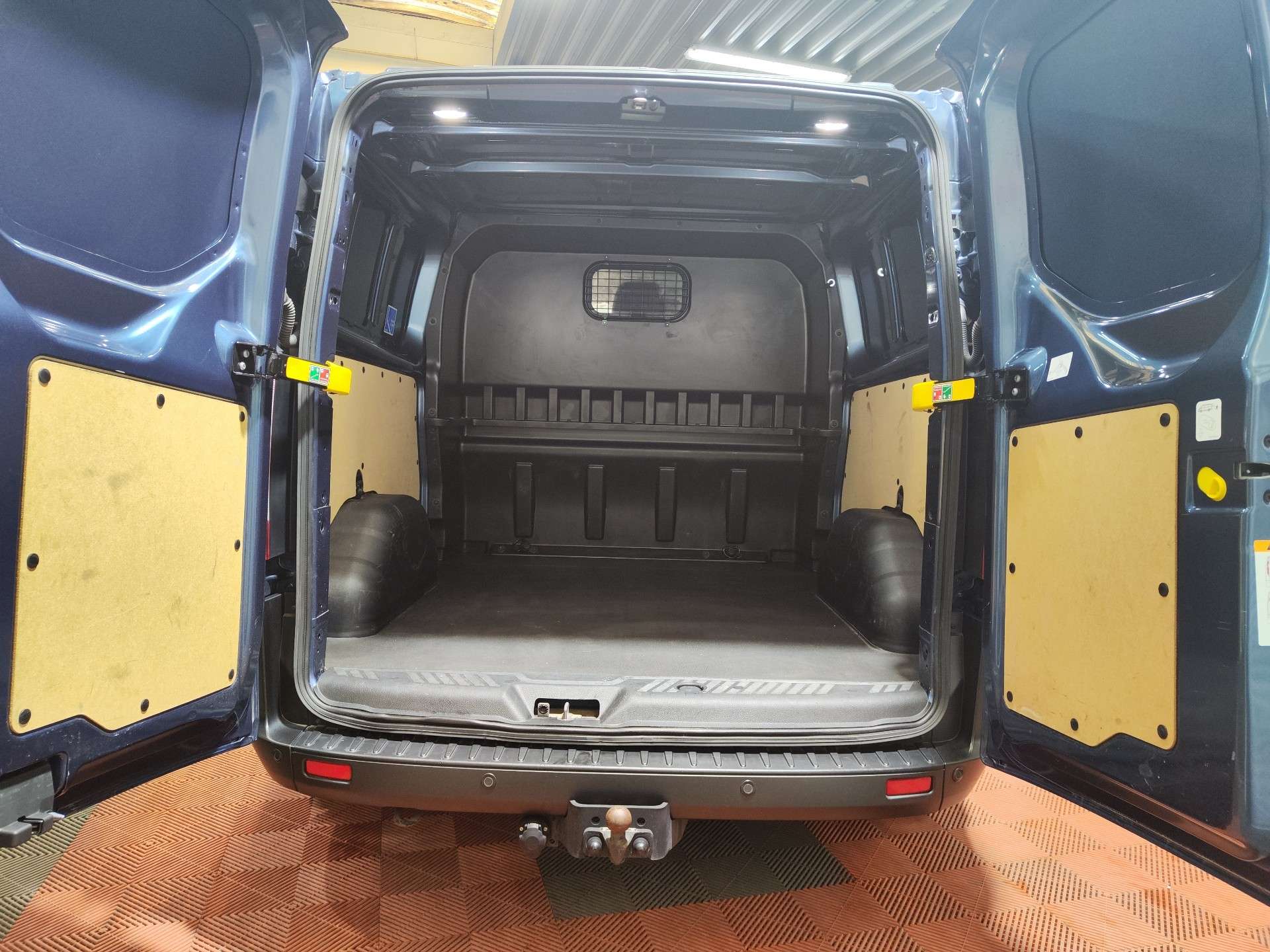 Ford Transit Custom 2.0 TDCi L2H1 / TRAIL / 6 PLACES / OK LEZ 2034