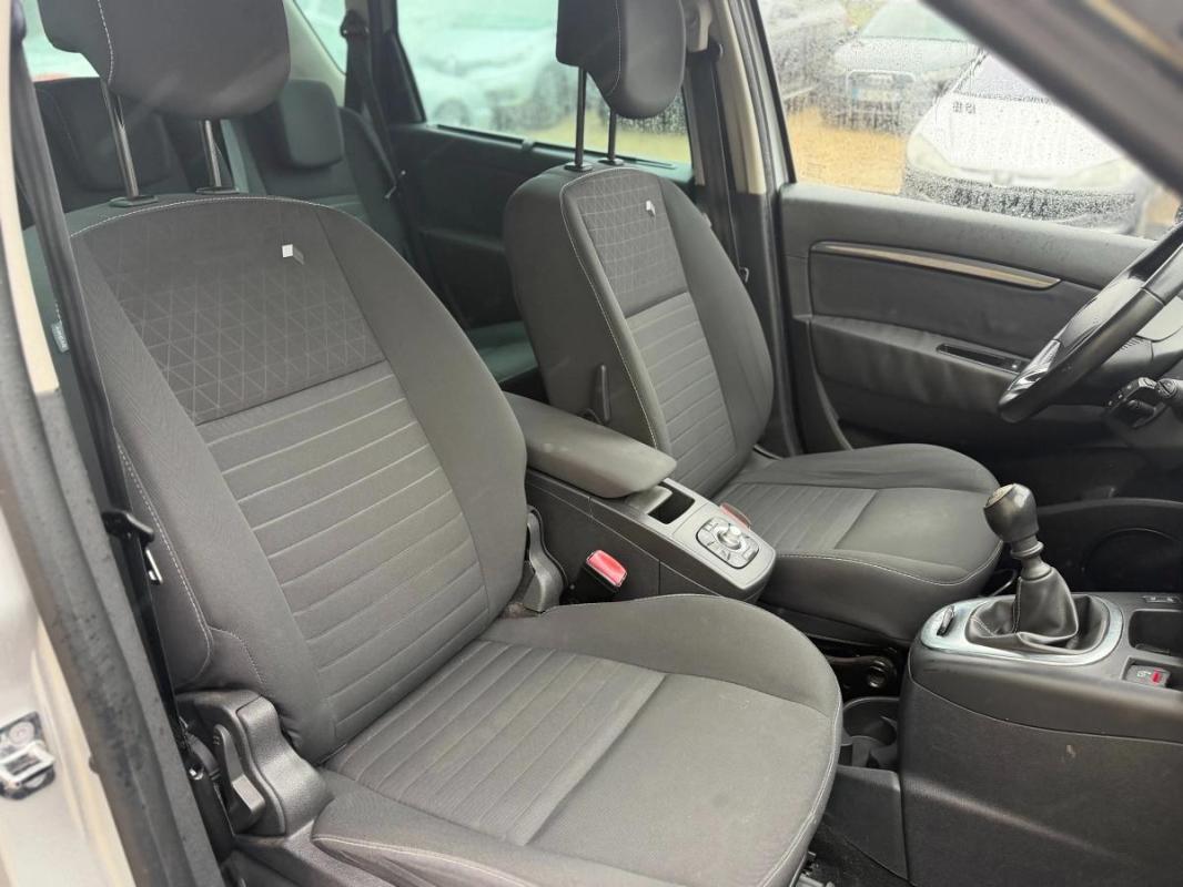Renault Scenic 1.2 TCE 115 ENERGY LIMITED 1ERE MAIN-SIEGES CHAUFFANTS-BLUETHOOTH-JANTES ALU