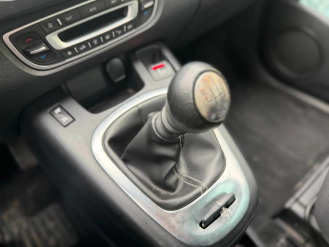 Renault Scenic 1.2 TCE 115 ENERGY LIMITED 1ERE MAIN-SIEGES CHAUFFANTS-BLUETHOOTH-JANTES ALU